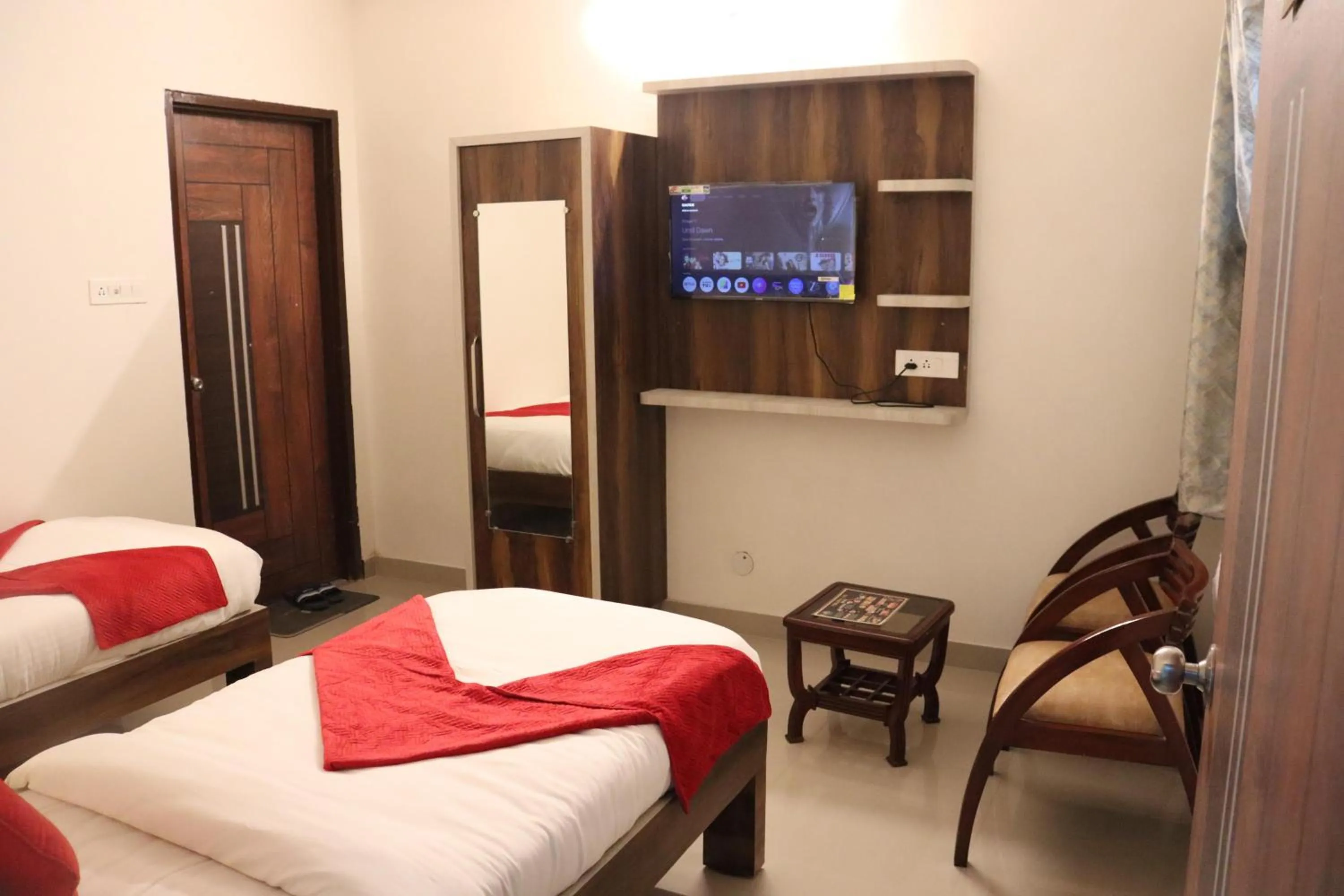 Photo of the whole room, Bed in Paradise Inn