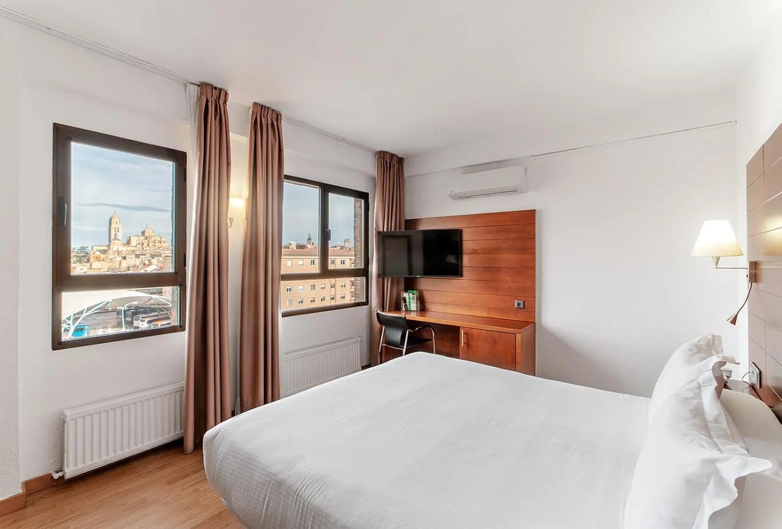 Bed in Hotel Corregidor