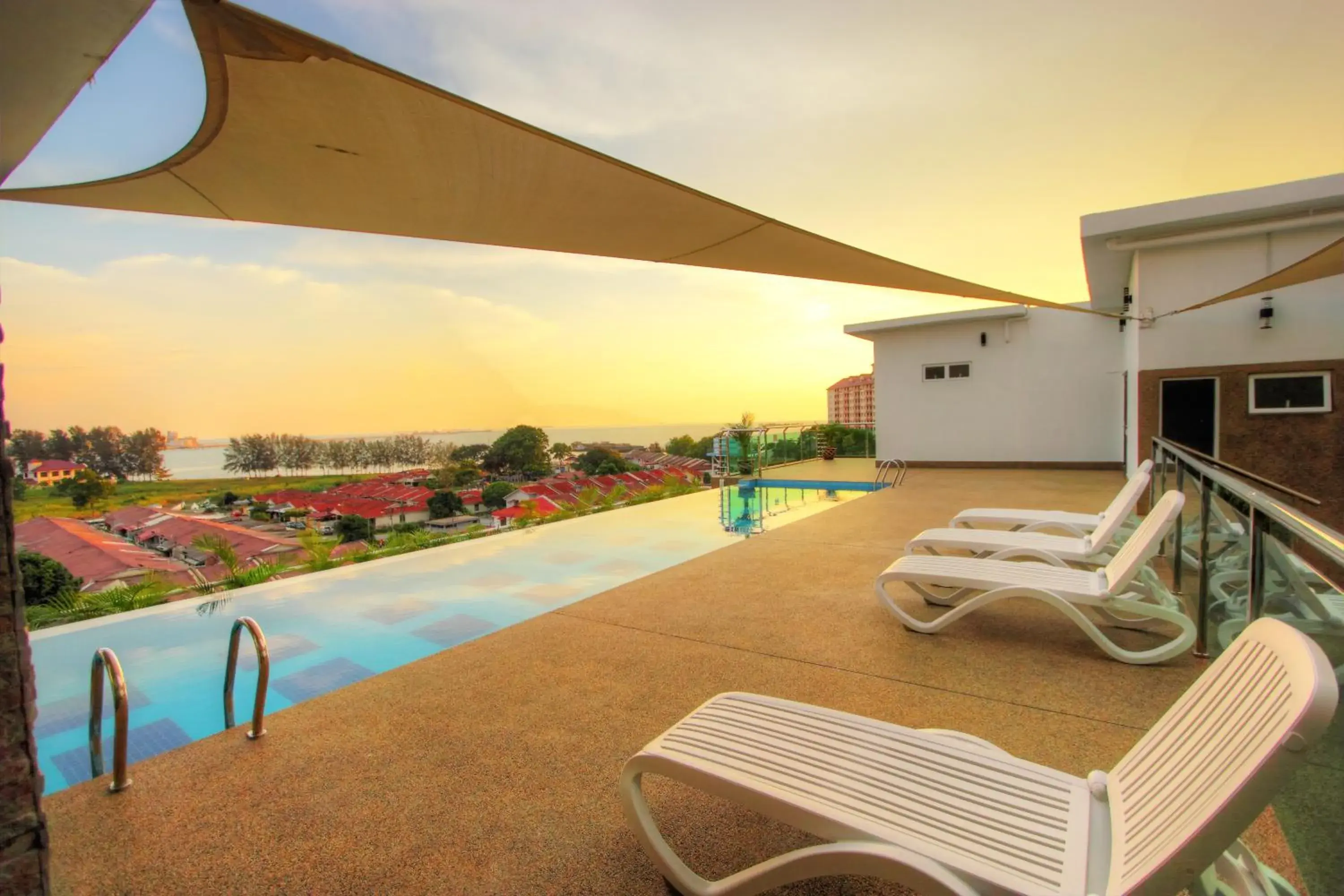 Swimming Pool in Paradise Spa Hotel