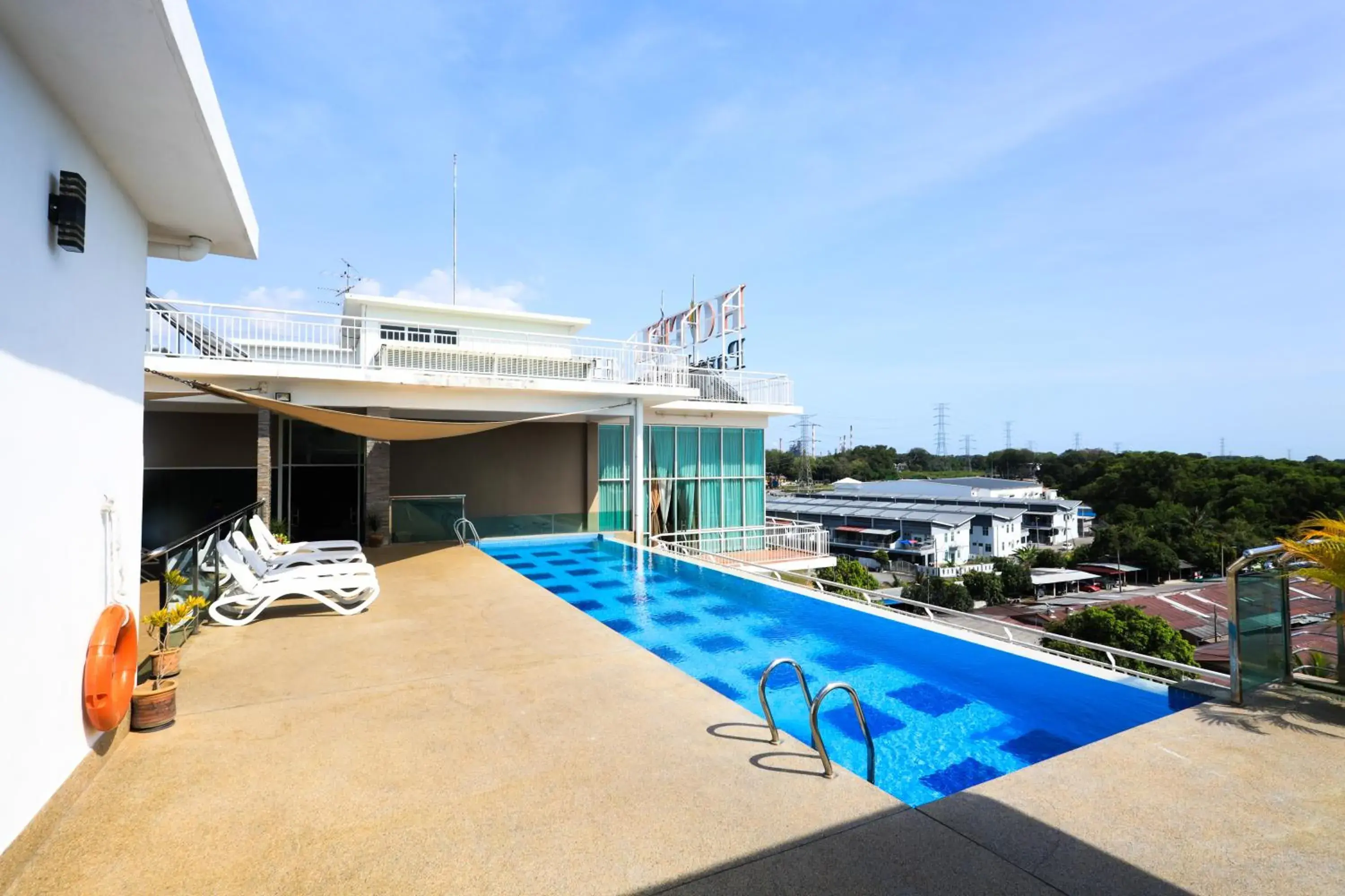 Swimming Pool in Paradise Spa Hotel