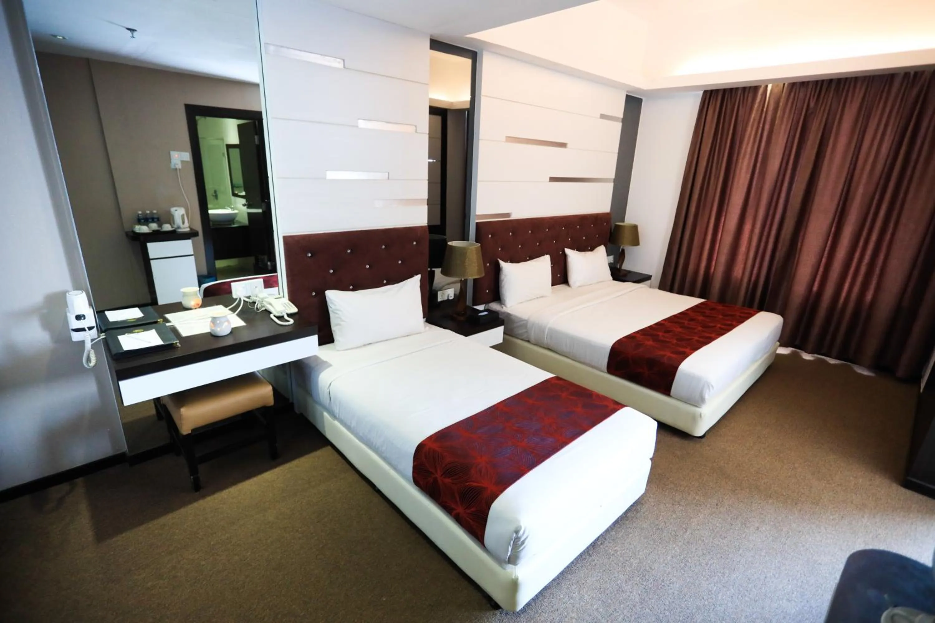 Bed in Paradise Spa Hotel