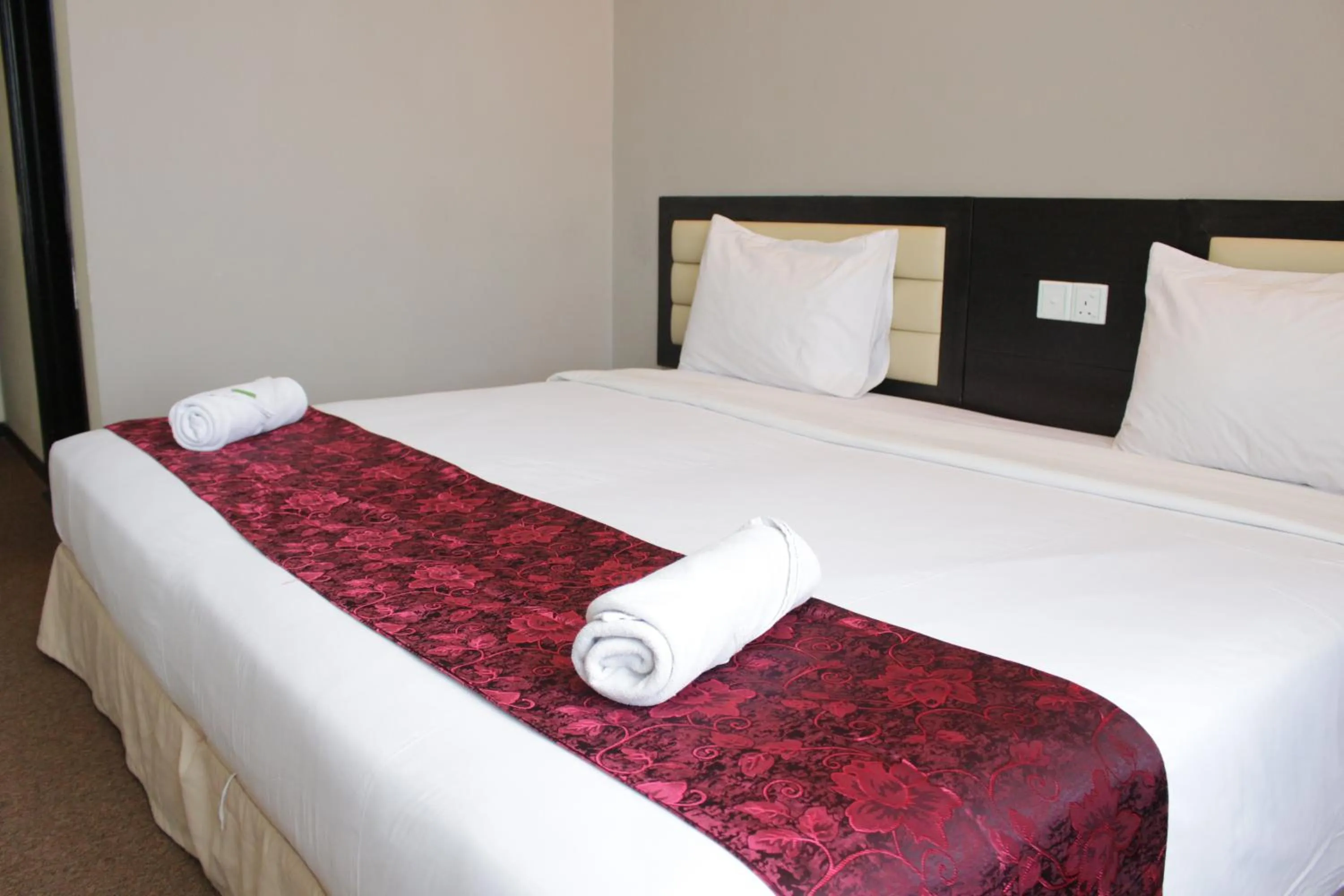 Bed in Paradise Spa Hotel