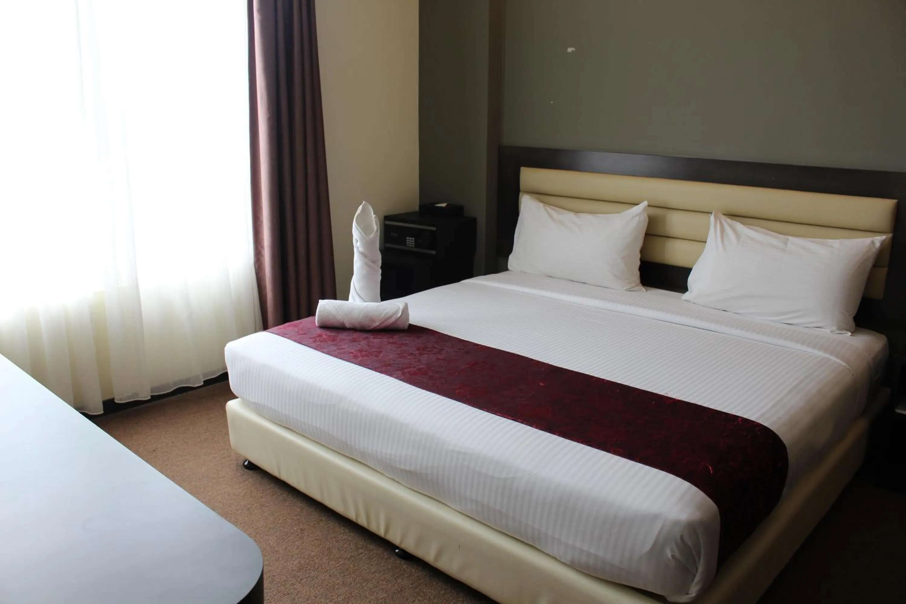 Bed in Paradise Spa Hotel