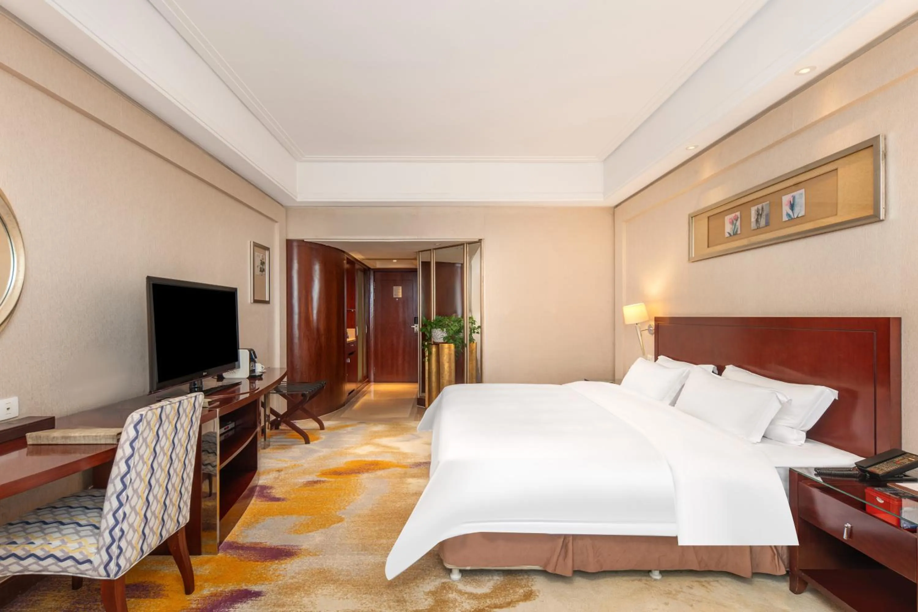 Photo of the whole room, Bed in Plaza Hotel Yuyao