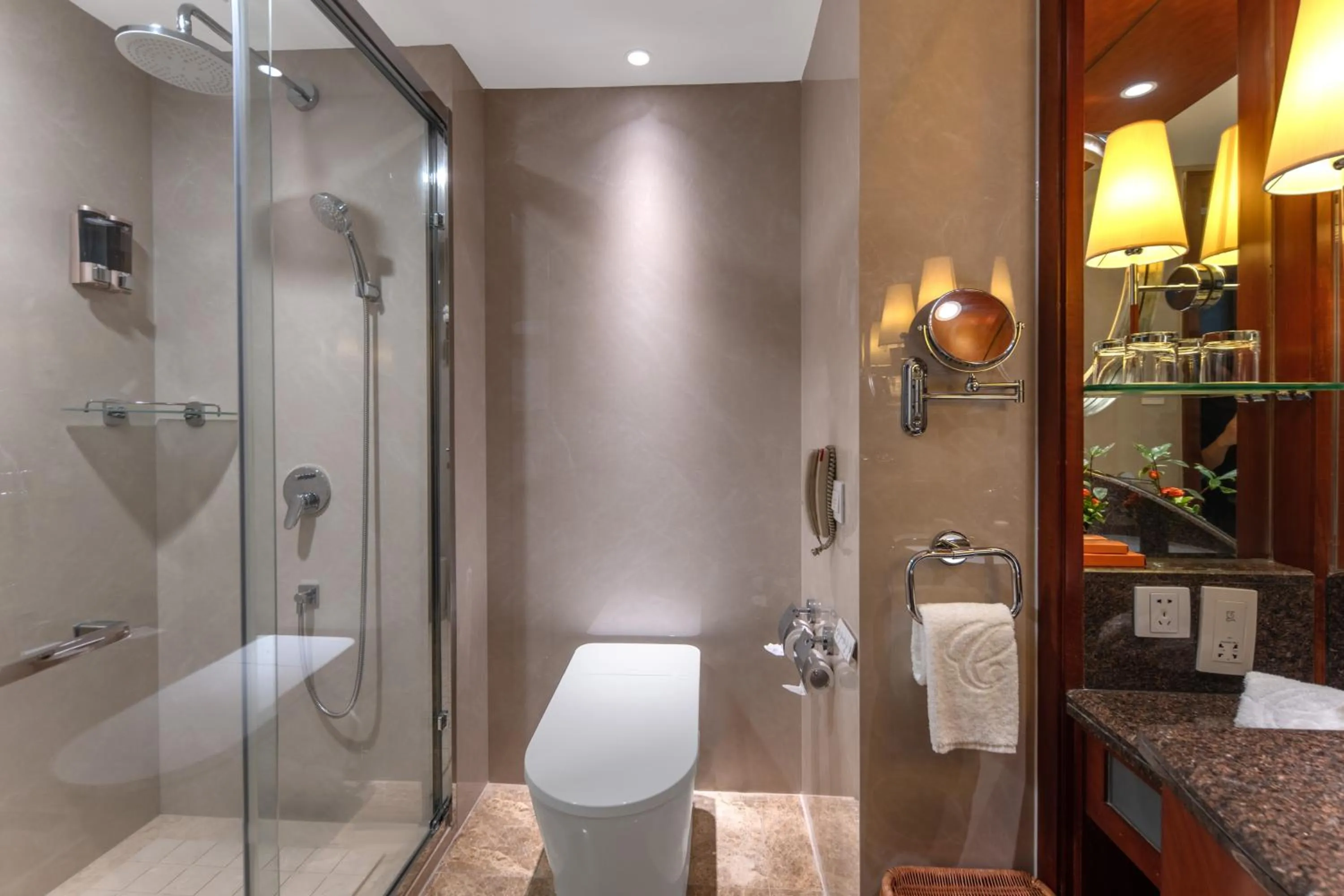 Toilet in Plaza Hotel Yuyao