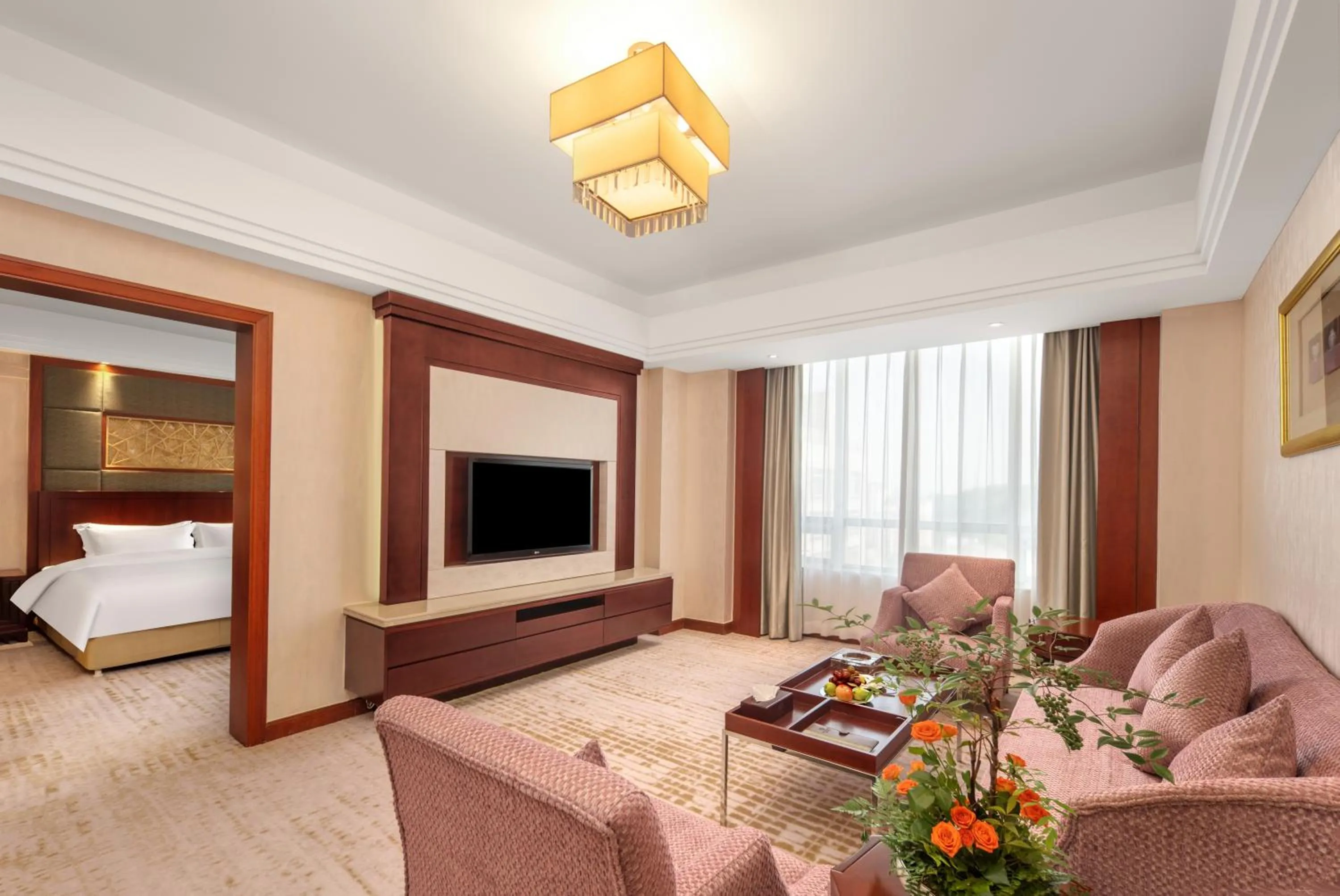 Living room, Bed in Plaza Hotel Yuyao