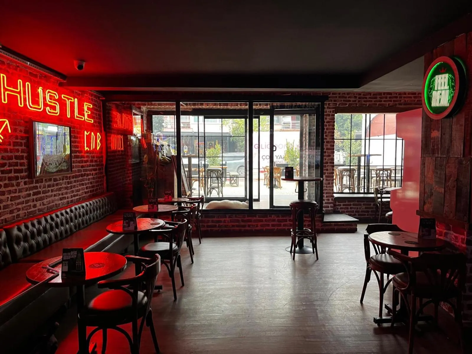 Restaurant/places to eat in Angelo Coffee Suites