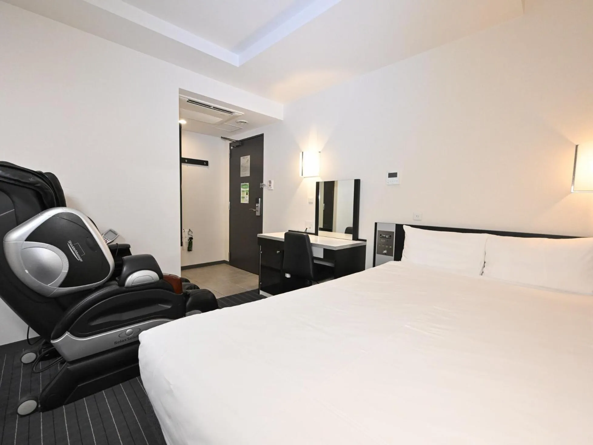 Photo of the whole room, Bed in Sanco Inn Nagoya Fushimi