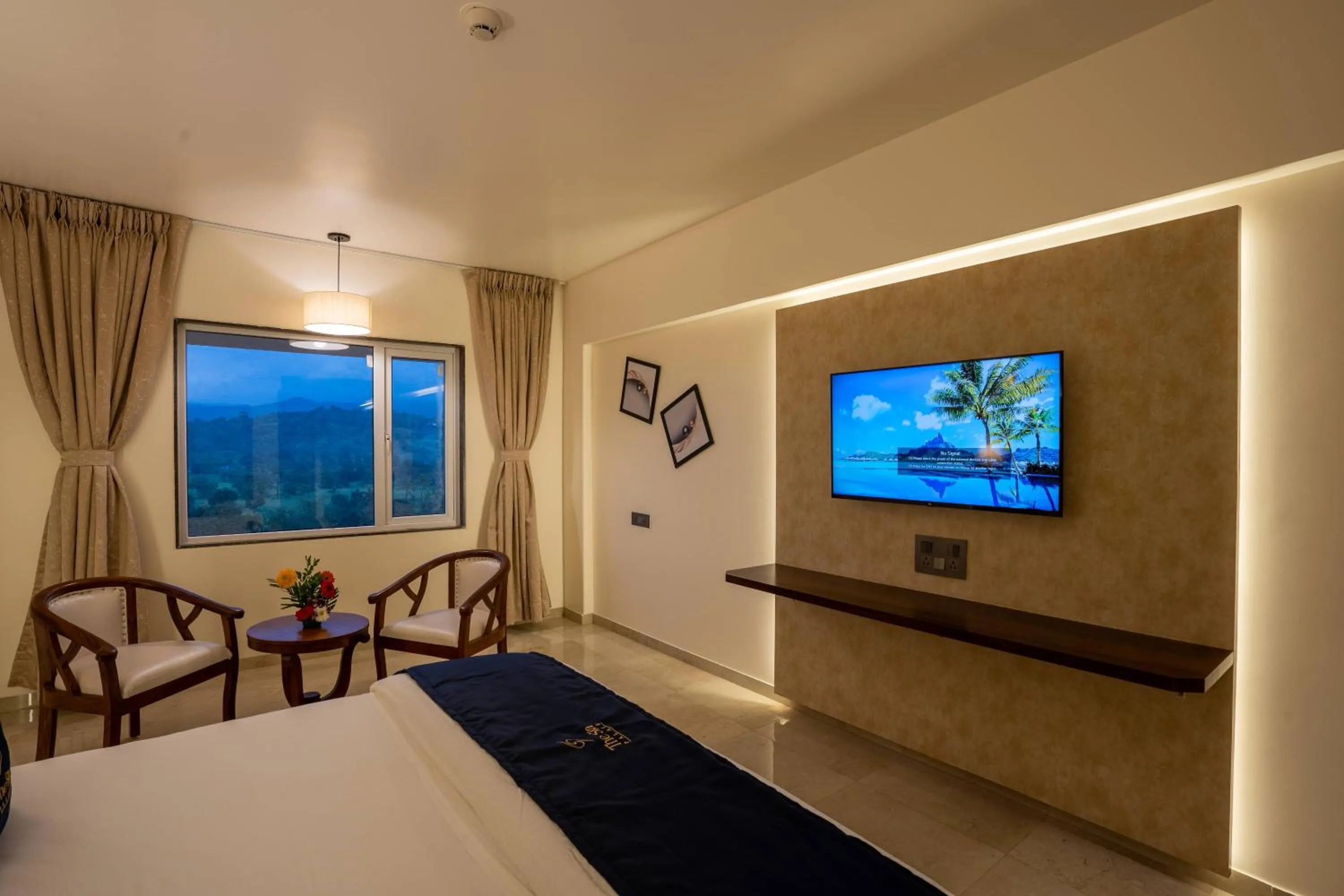 Bed in Mastiff Grand The Sia Palace Suites & Banquets, Khopoli, Near Imagica