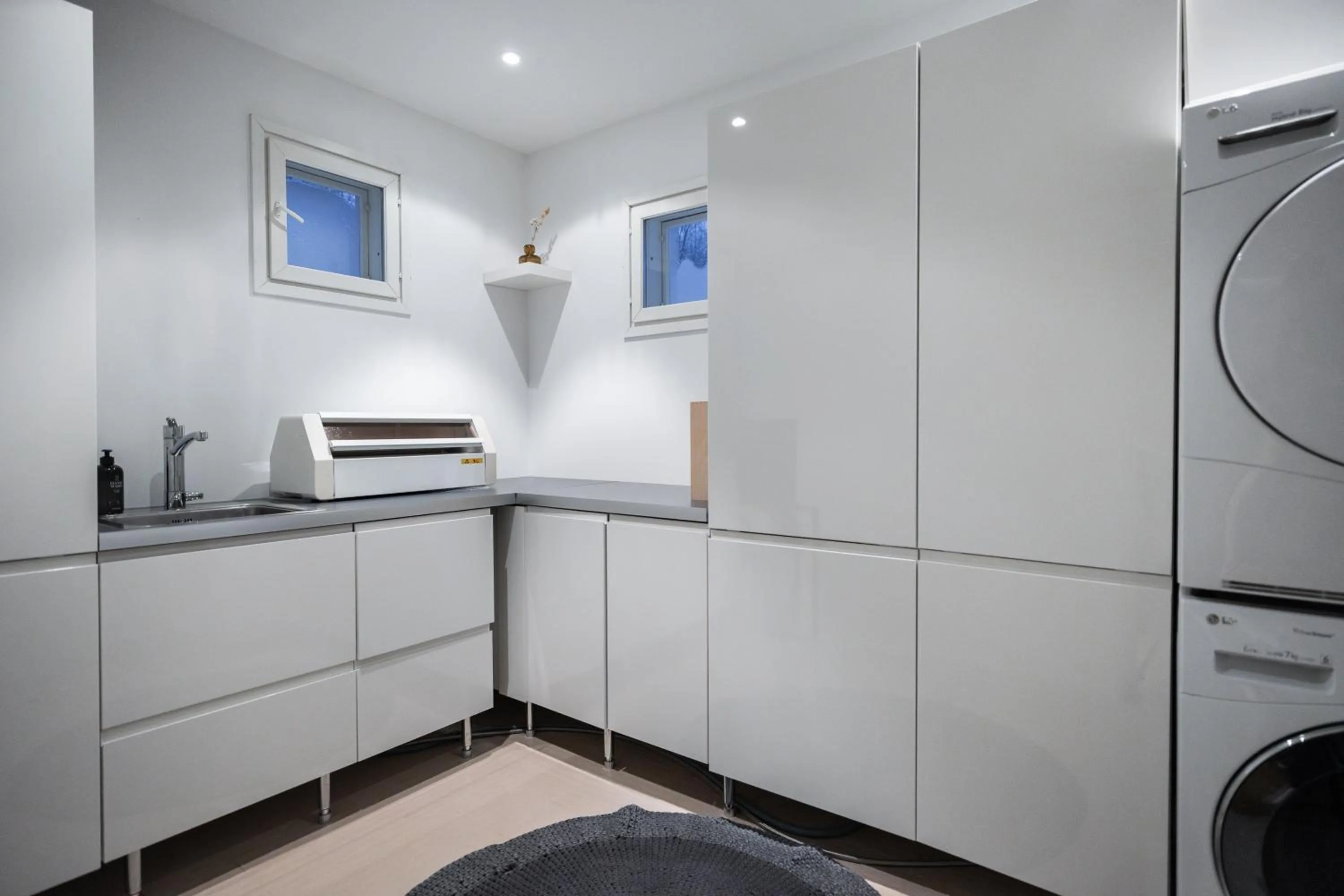 Villa Nightsky -private location, sauna and jacuzzi