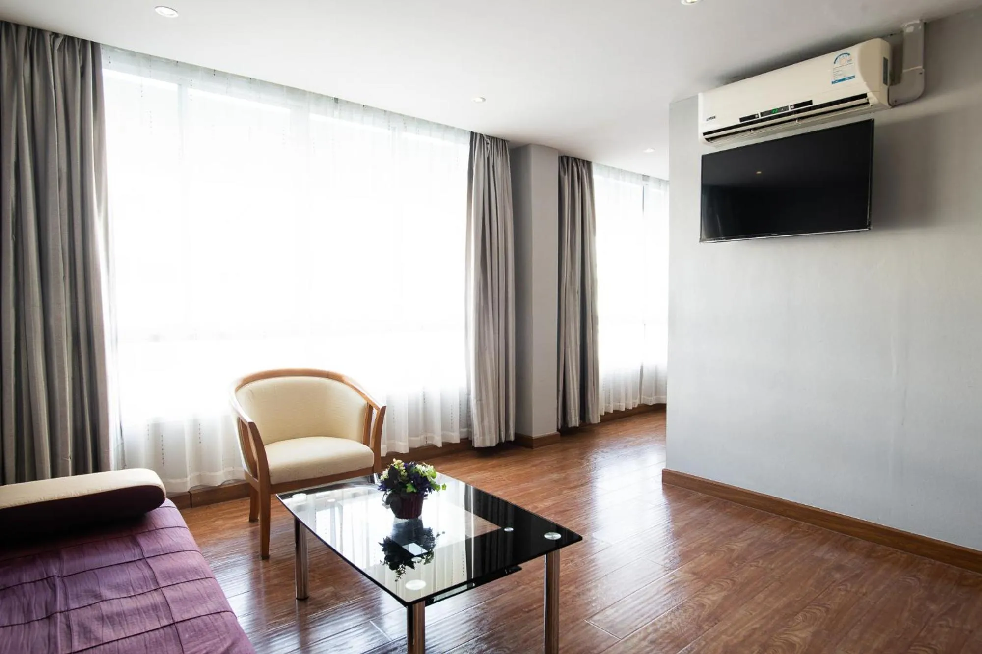 Communal lounge/ TV room in CBD Hotel Suratthani