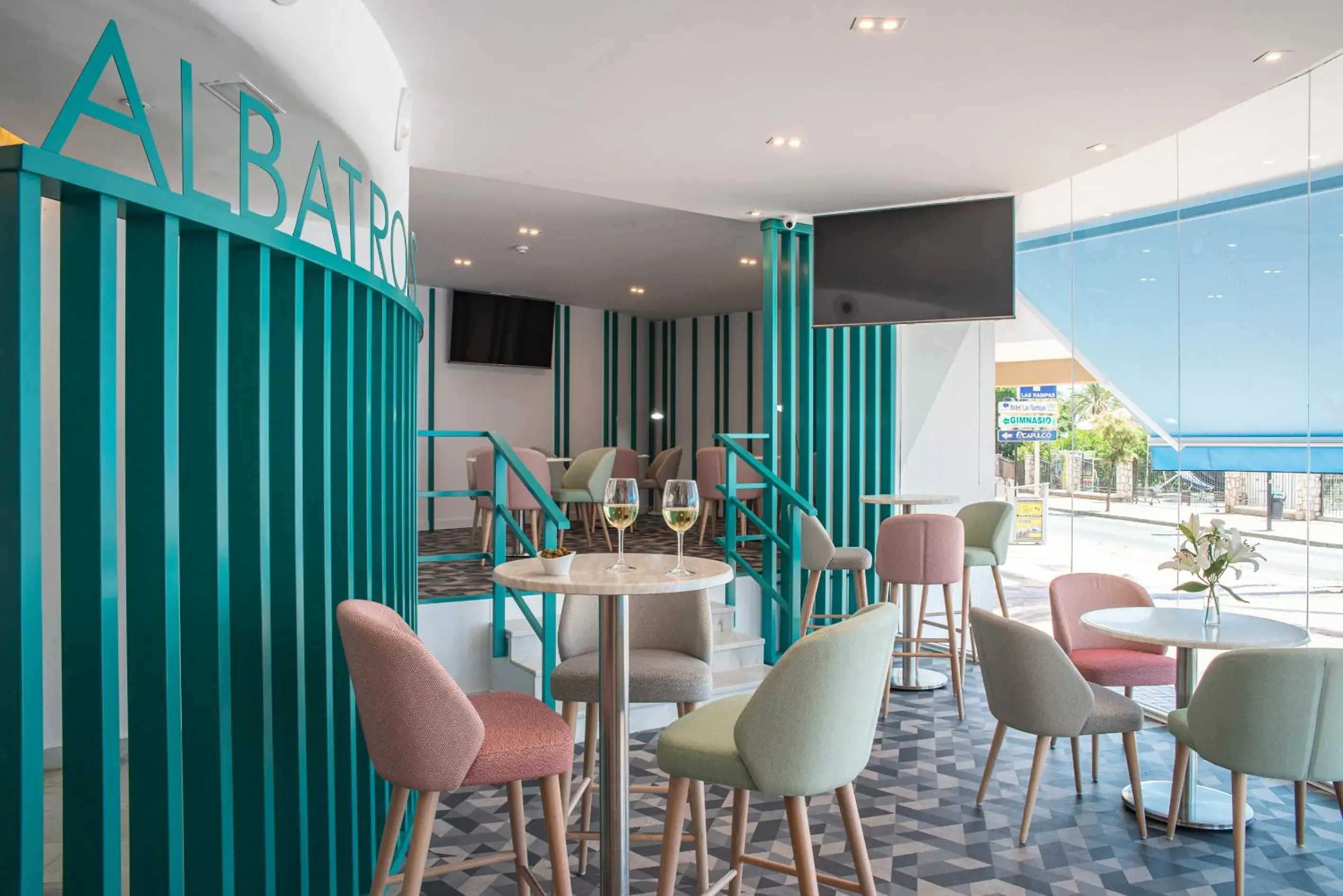 Lounge or bar in Hotel El Puerto by Pierre Vacances Lounge or bar in Hotel El Puerto by Pierre Vacances