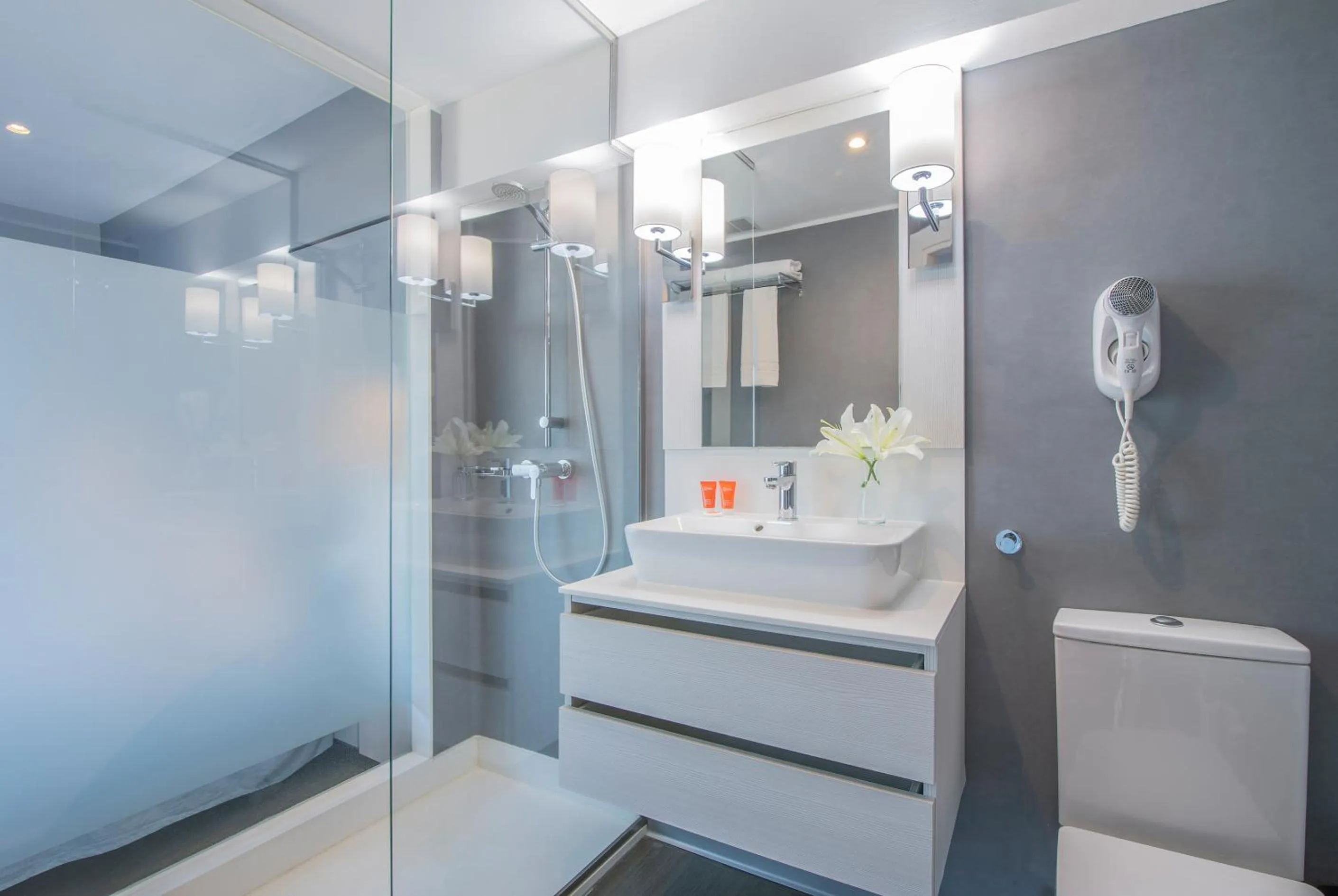 Bathroom in Hotel El Puerto by Pierre Vacances