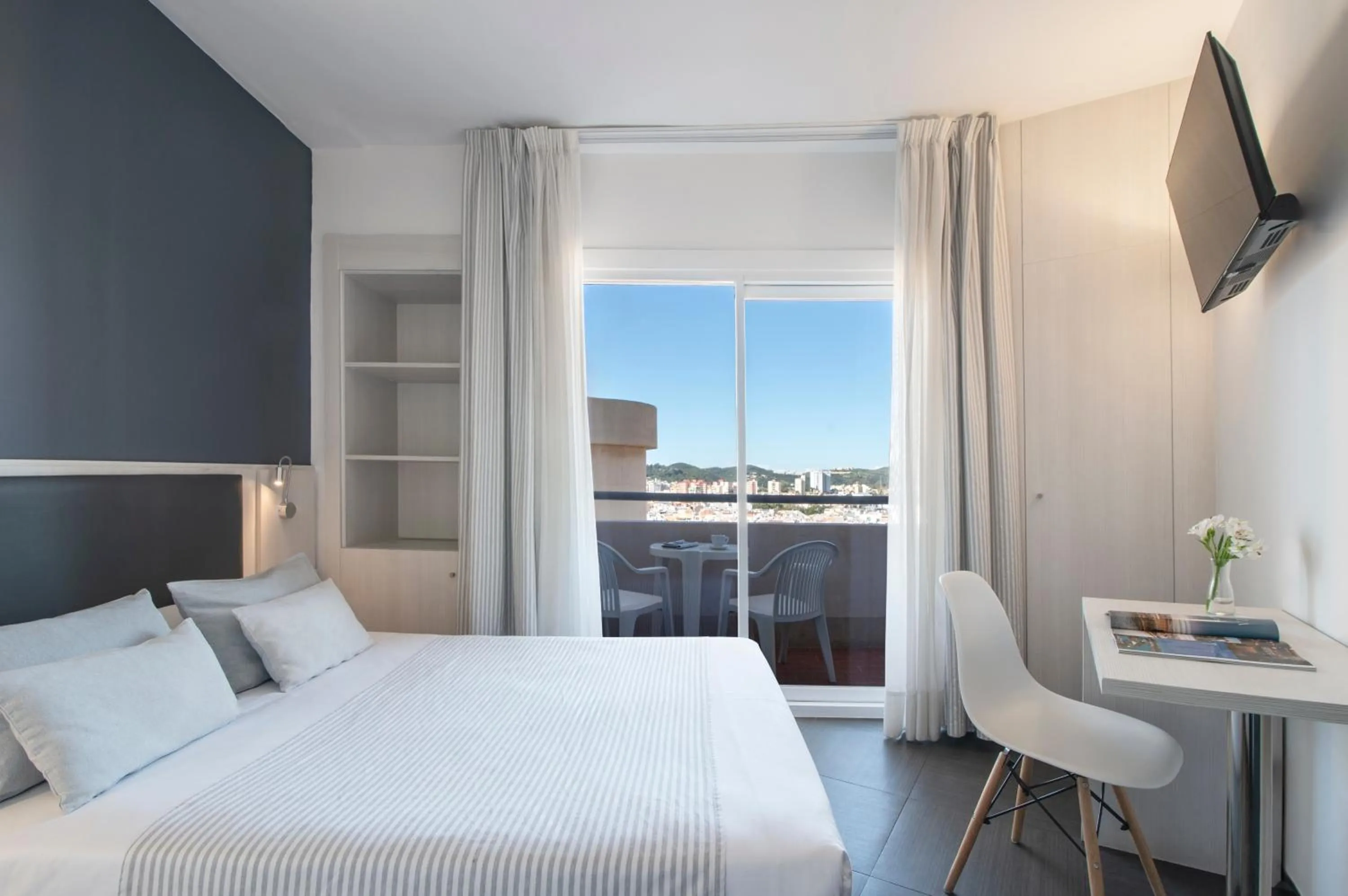 TV and multimedia, Bed in Hotel El Puerto by Pierre Vacances