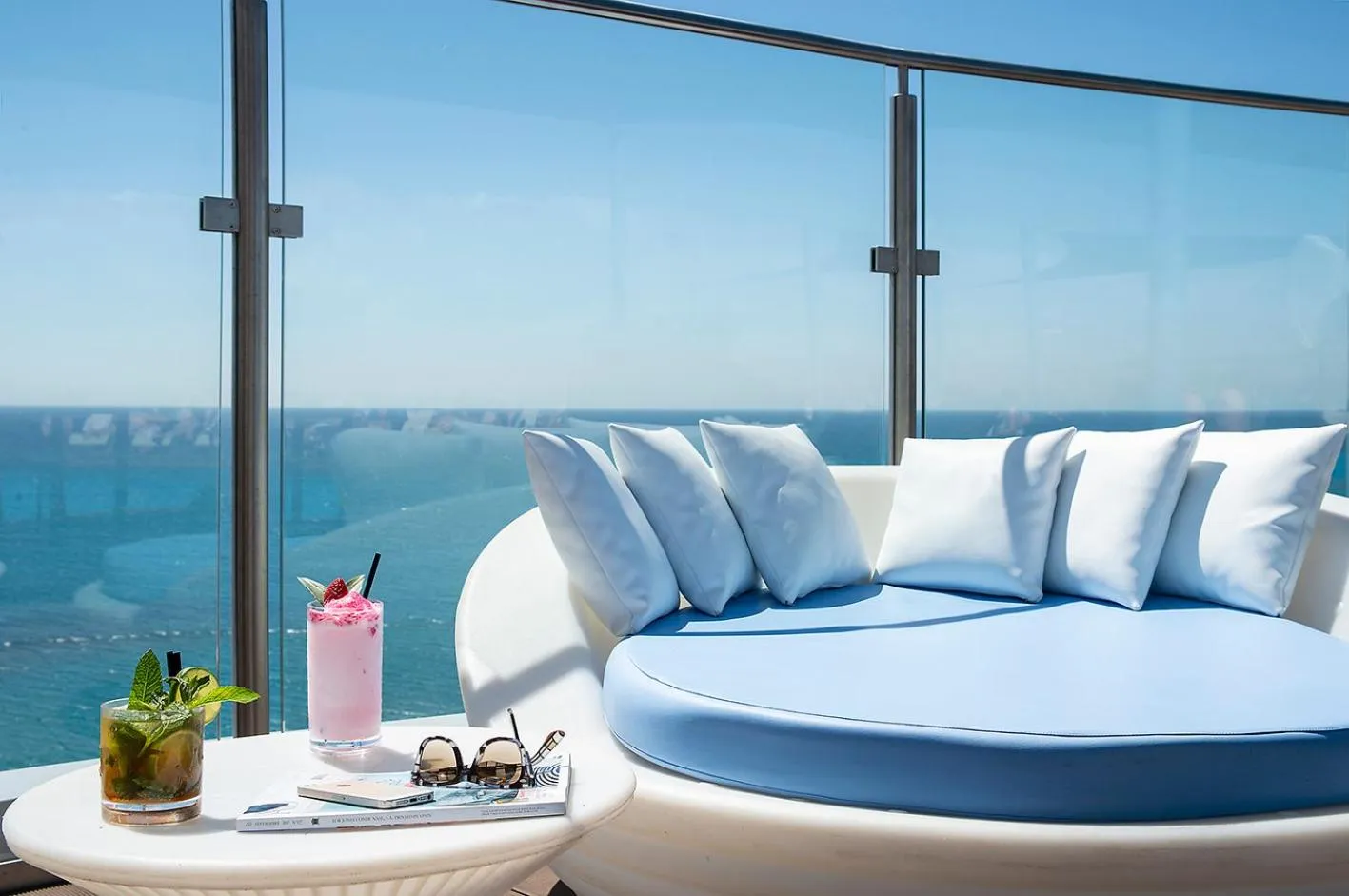 Swimming pool in Hotel El Puerto by Pierre Vacances