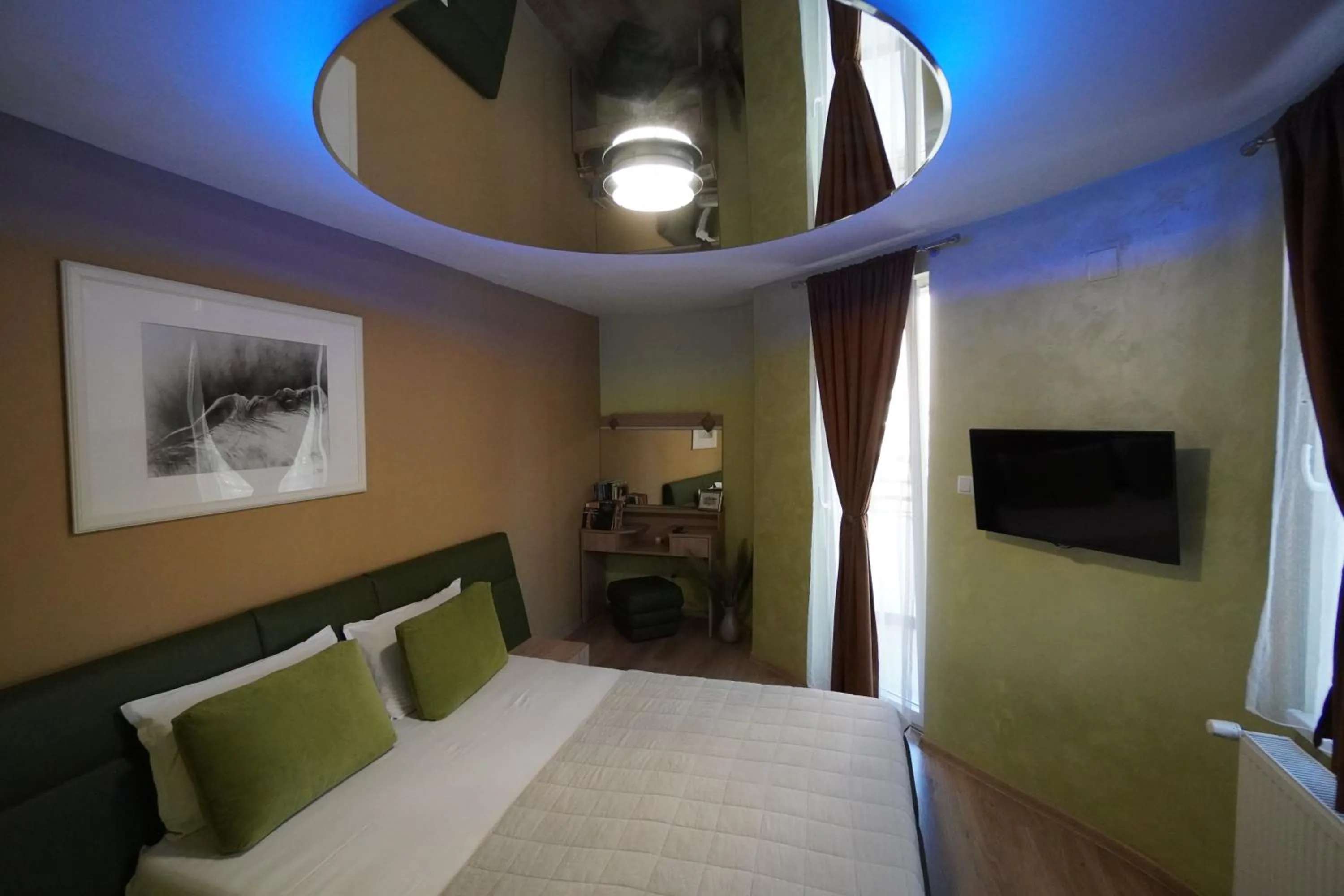 Bedroom, Bed in Jeweller Hotel