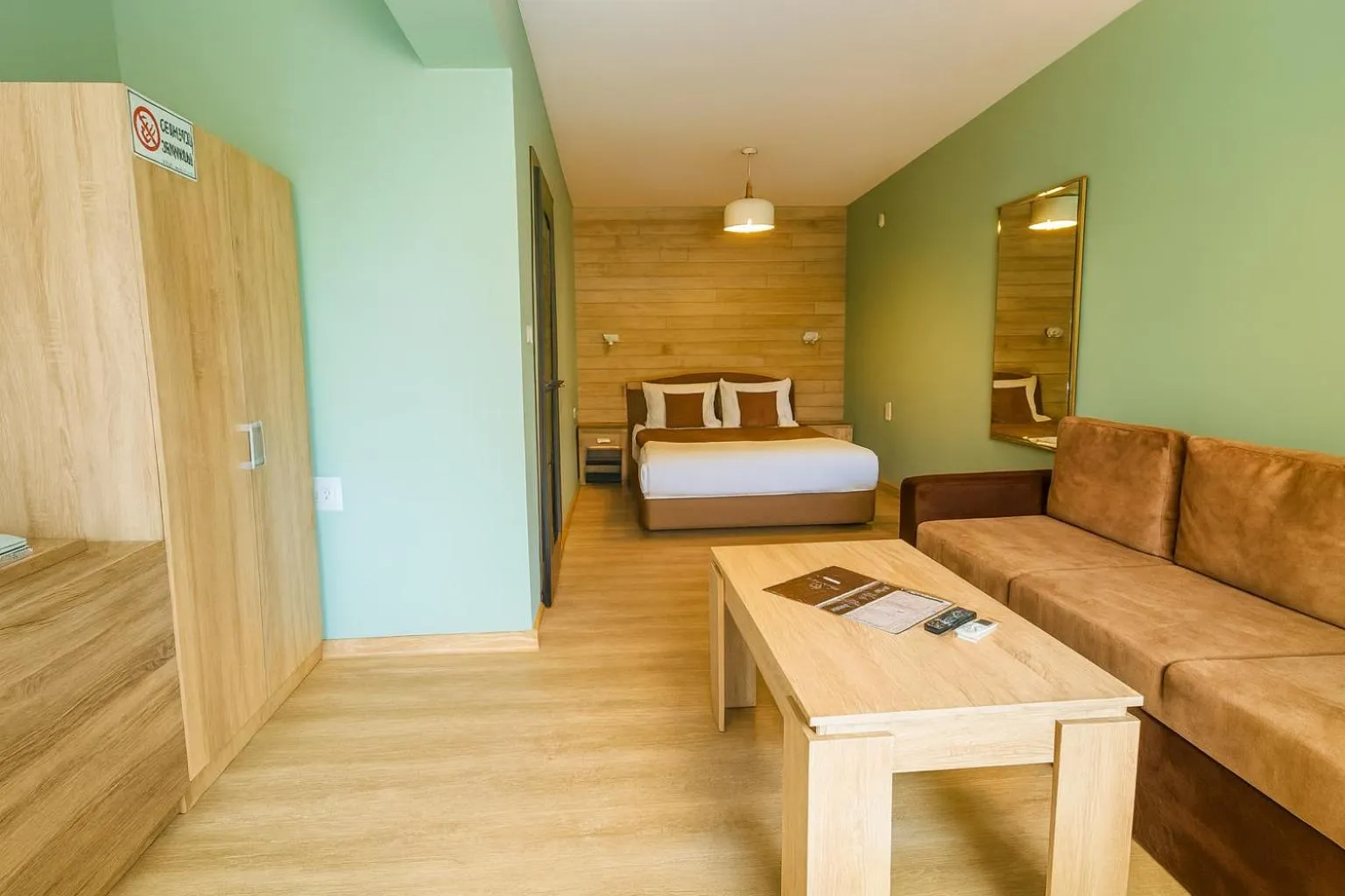 Photo of the whole room, Bed in Jeweller Hotel