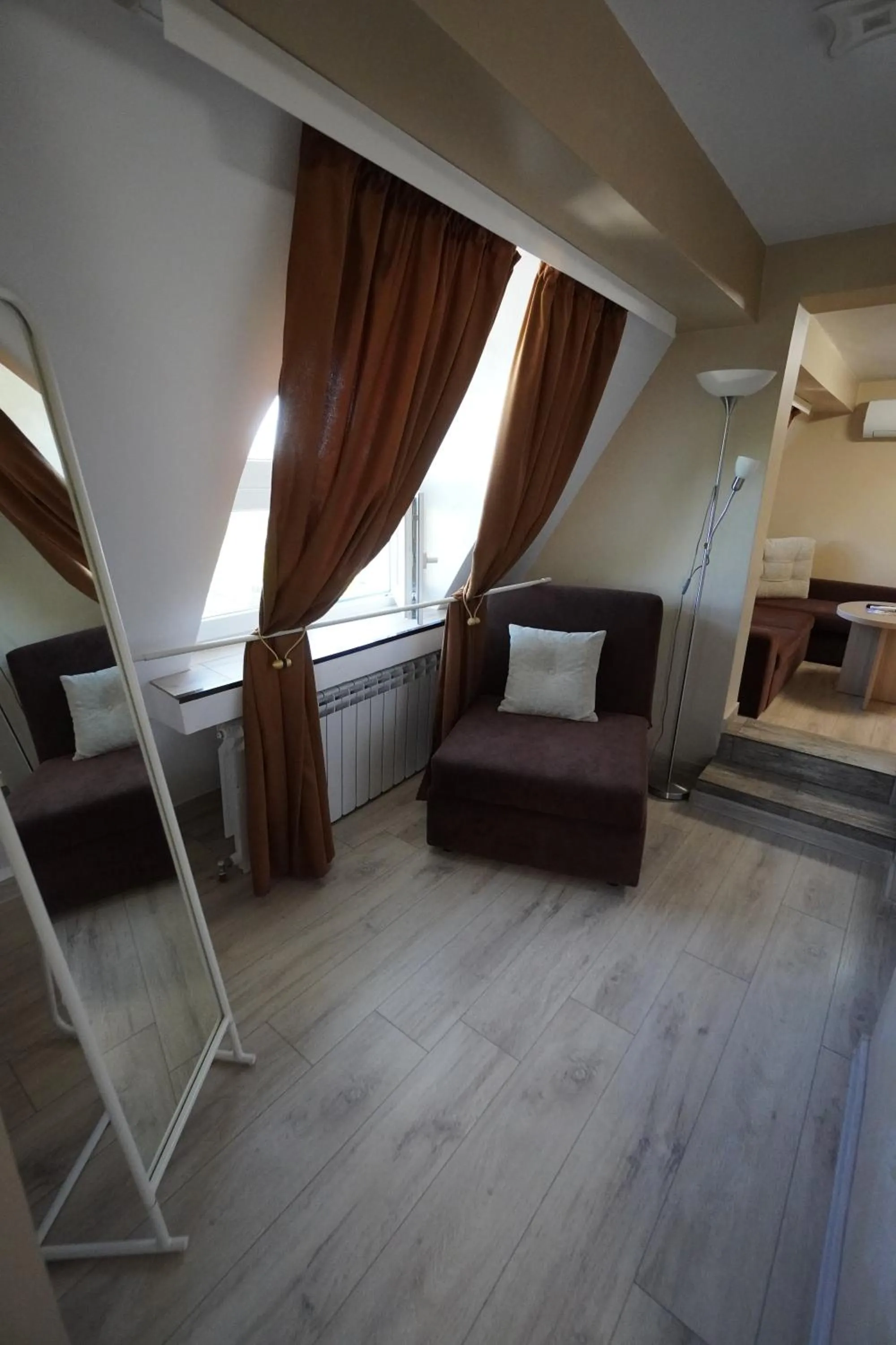 Photo of the whole room, Bed in Jeweller Hotel