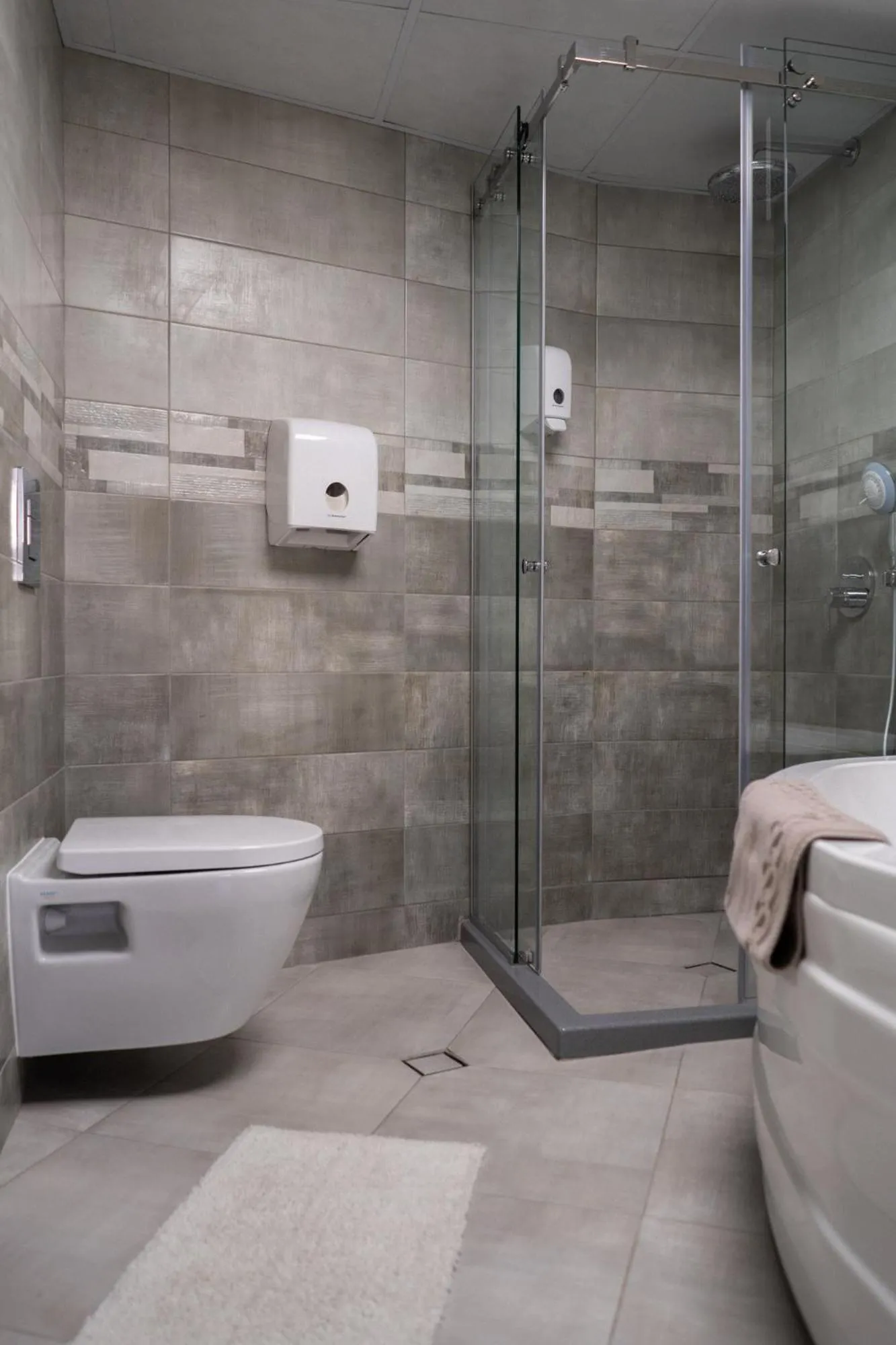 Shower in Jeweller Hotel