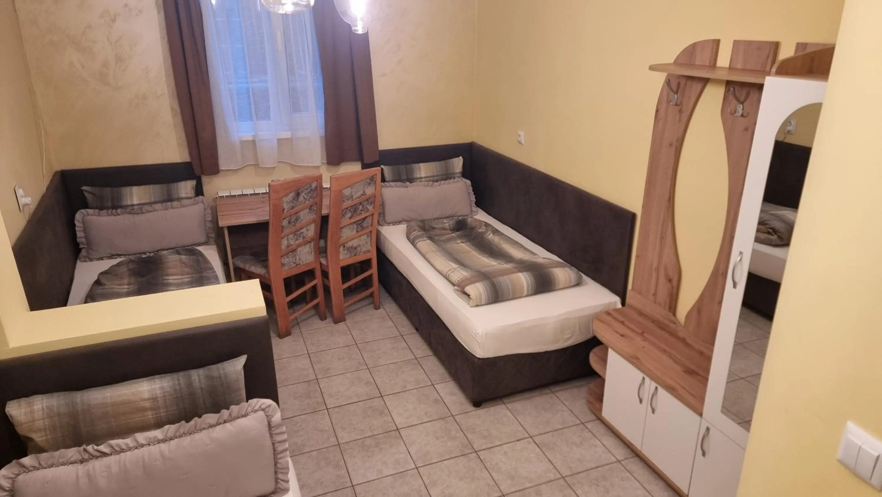 Photo of the whole room, Bed in Jeweller Hotel