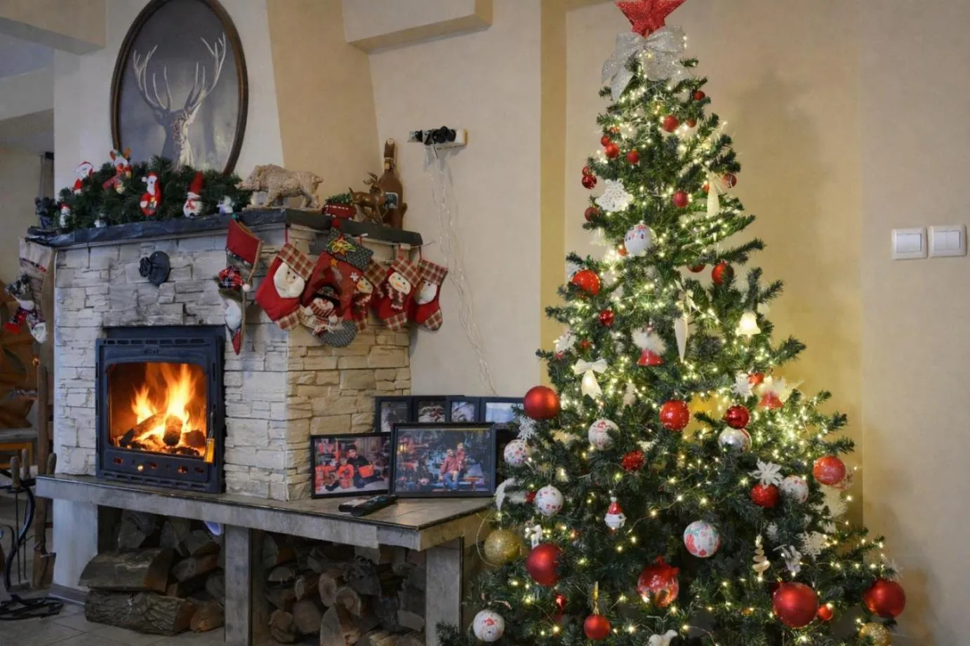 Communal lounge/ TV room in Jeweller Hotel