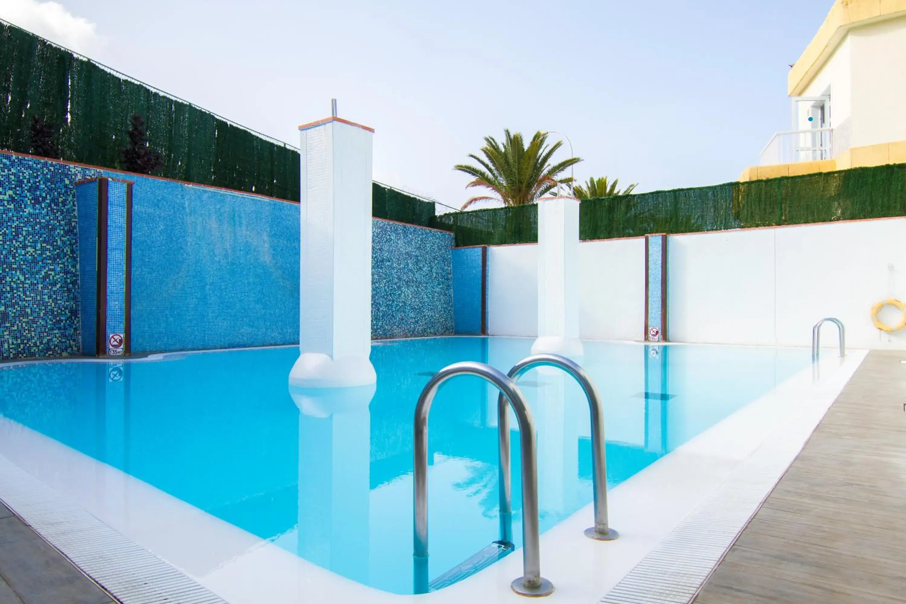 Swimming pool in Checkin Bungalows Atlántida Swimming pool in Checkin Bungalows Atlántida