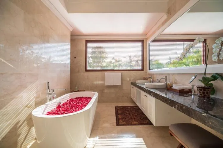 Bath in The Colony Hotel Bali