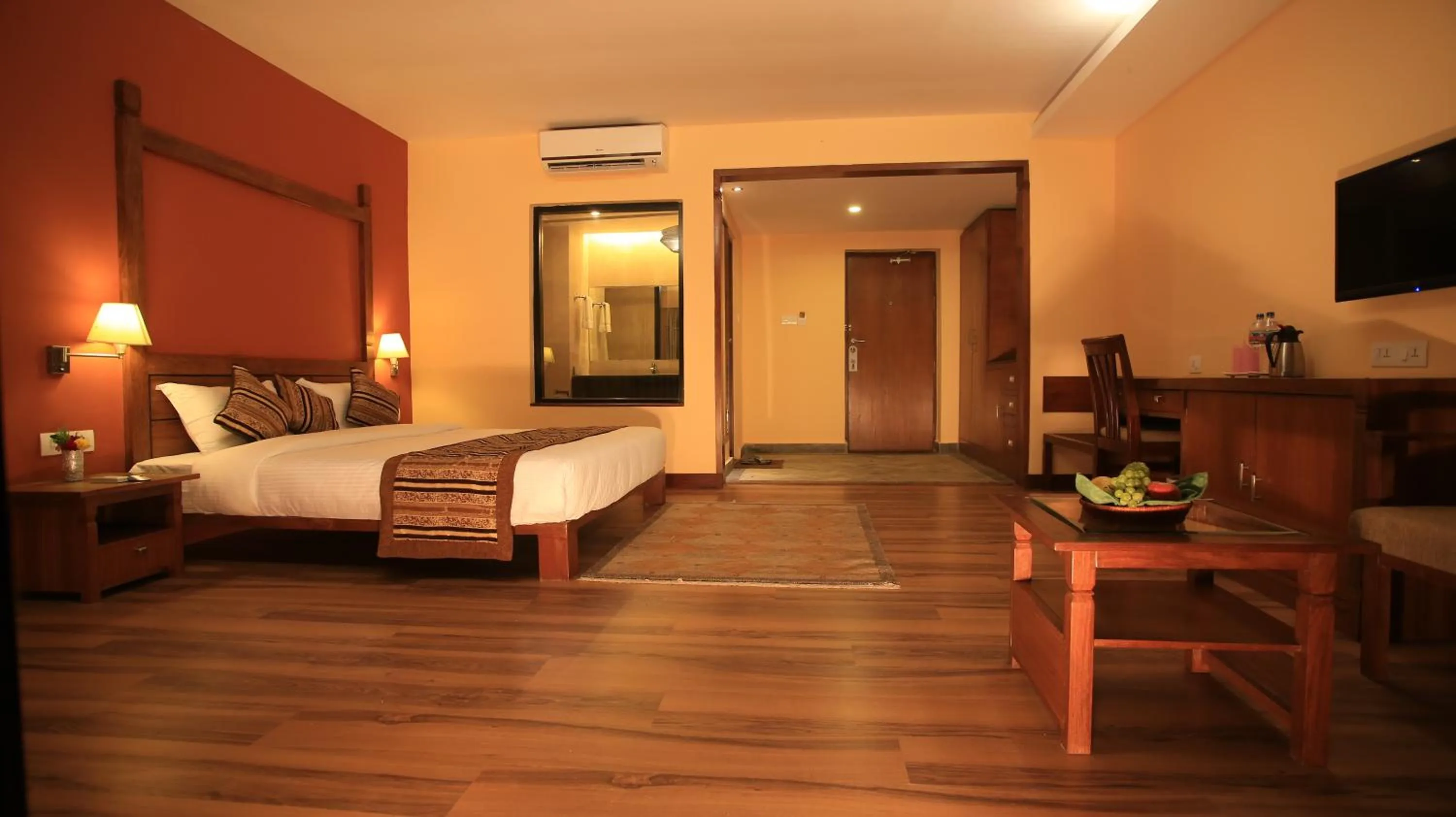 Photo of the whole room, Bed in Landmark Forest Park