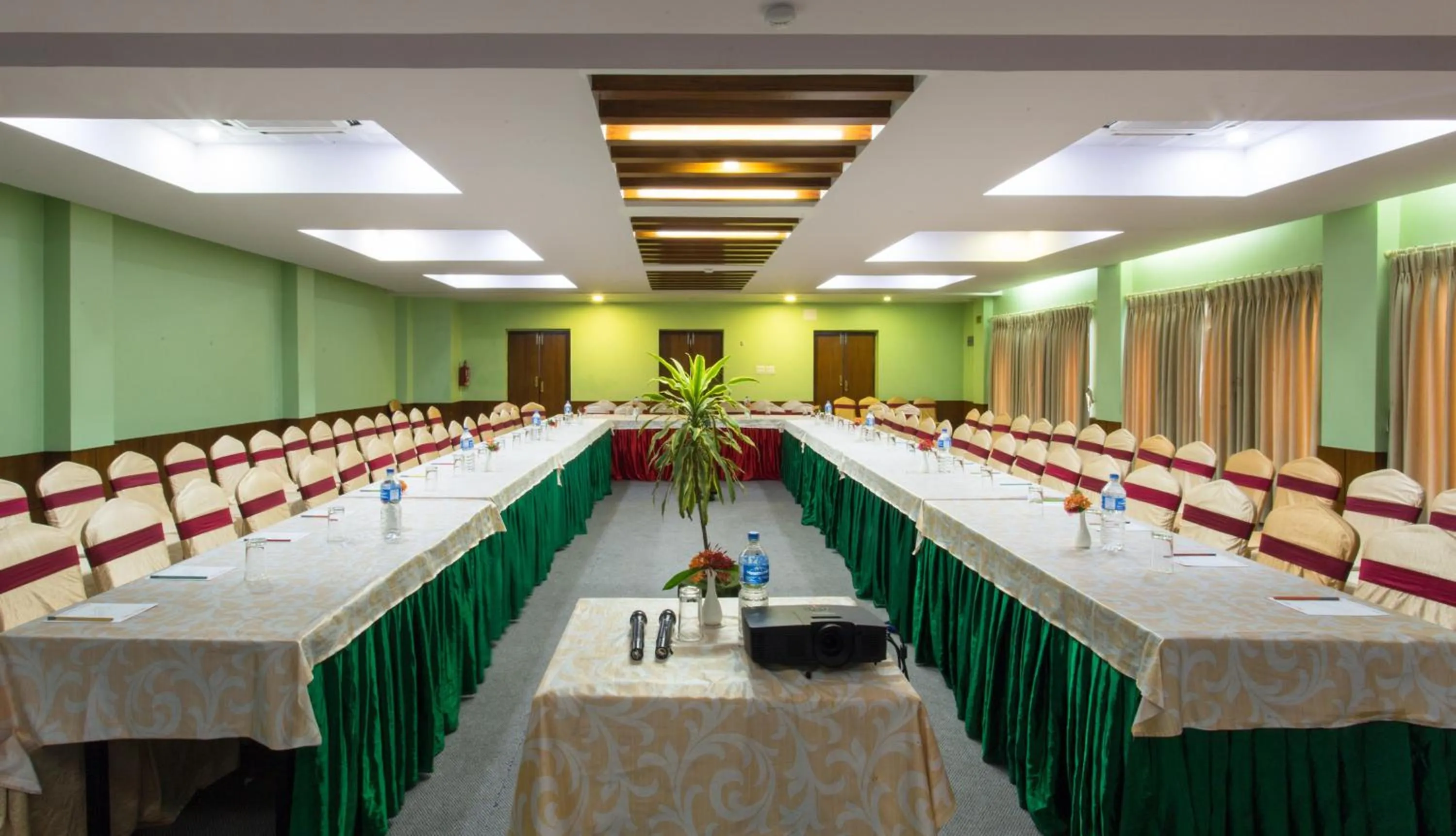 Business facilities in Landmark Forest Park