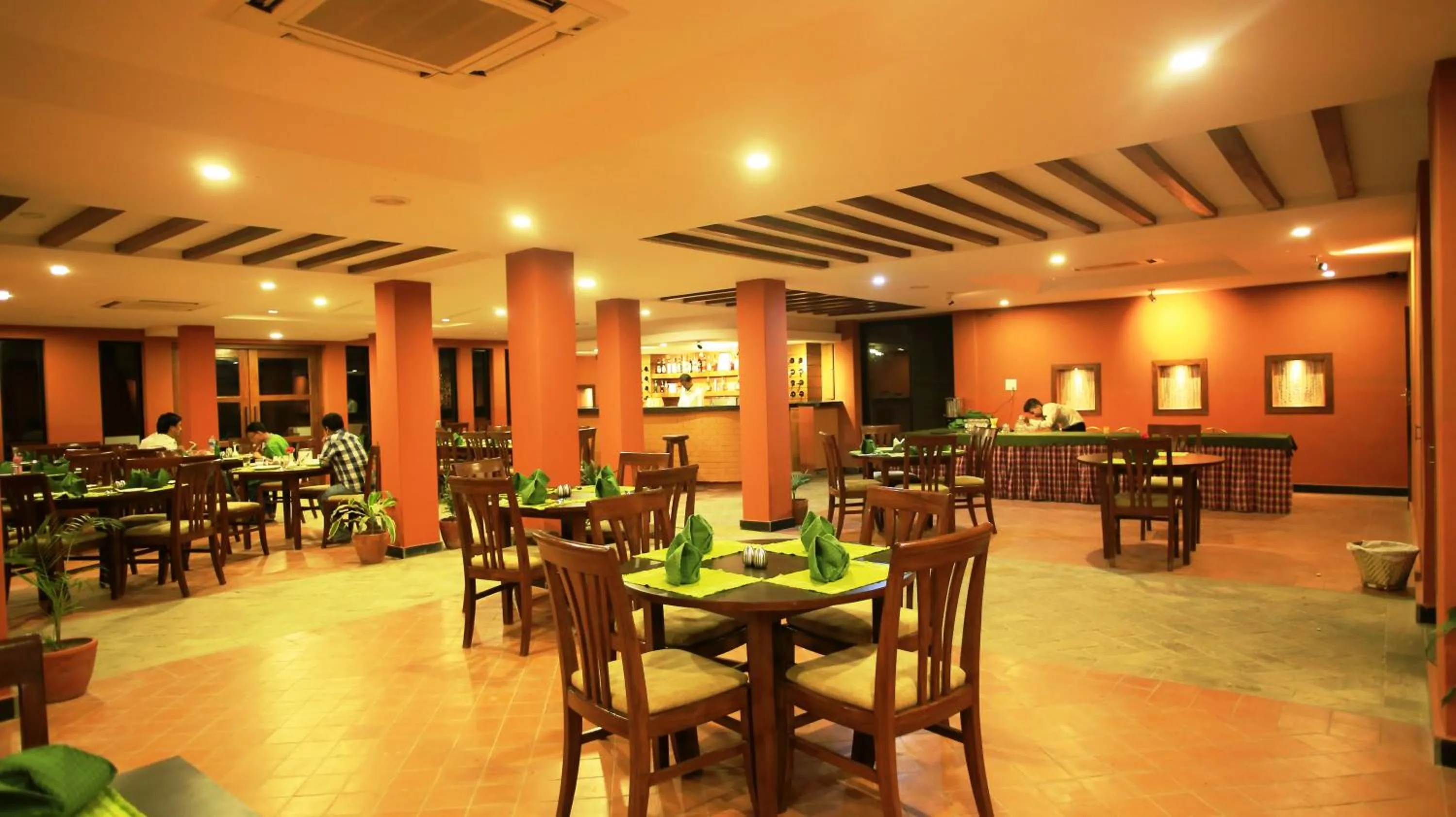 Restaurant/places to eat in Landmark Forest Park