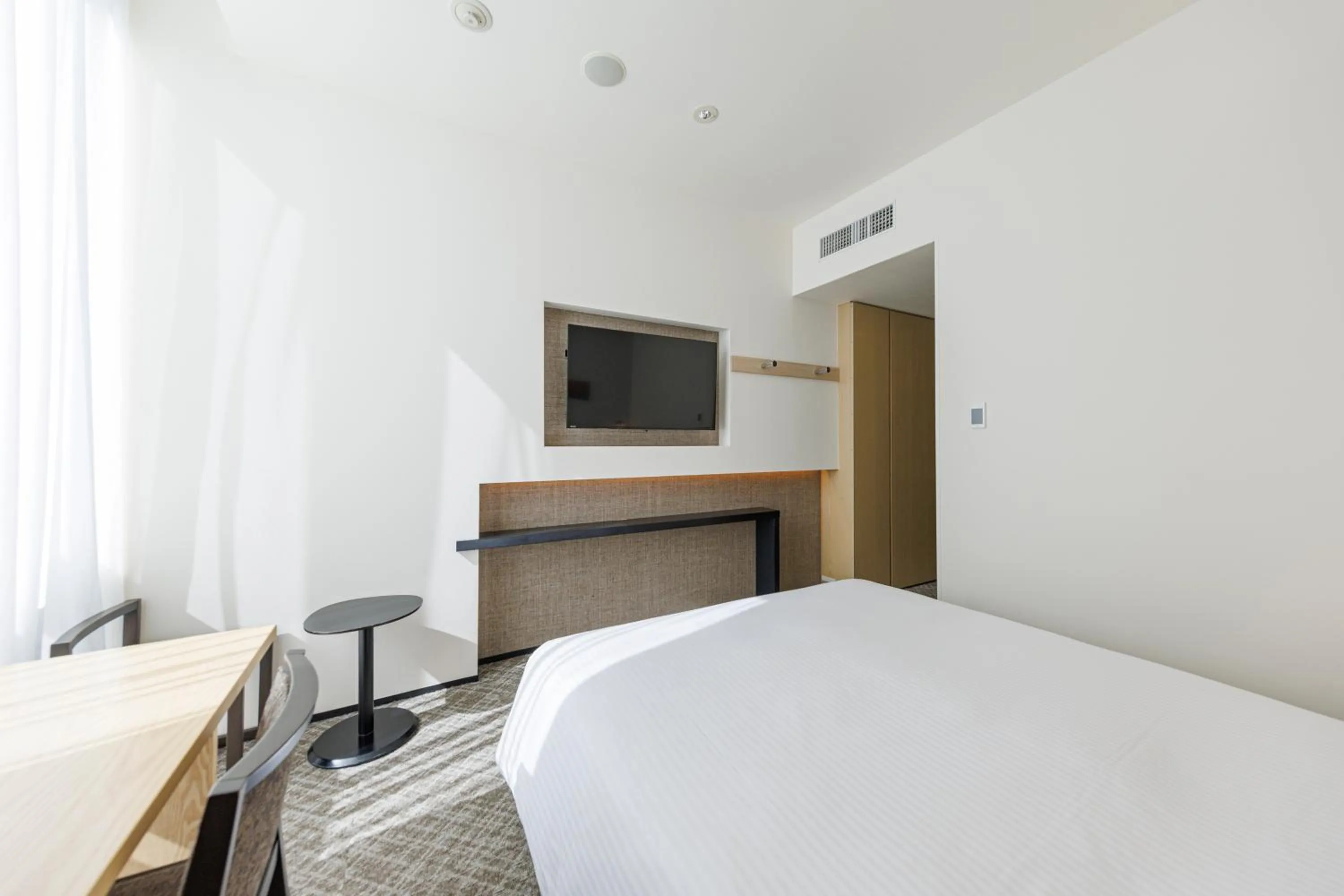 Photo of the whole room, Bed in JR Kyushu Hotel Blossom Shinjuku