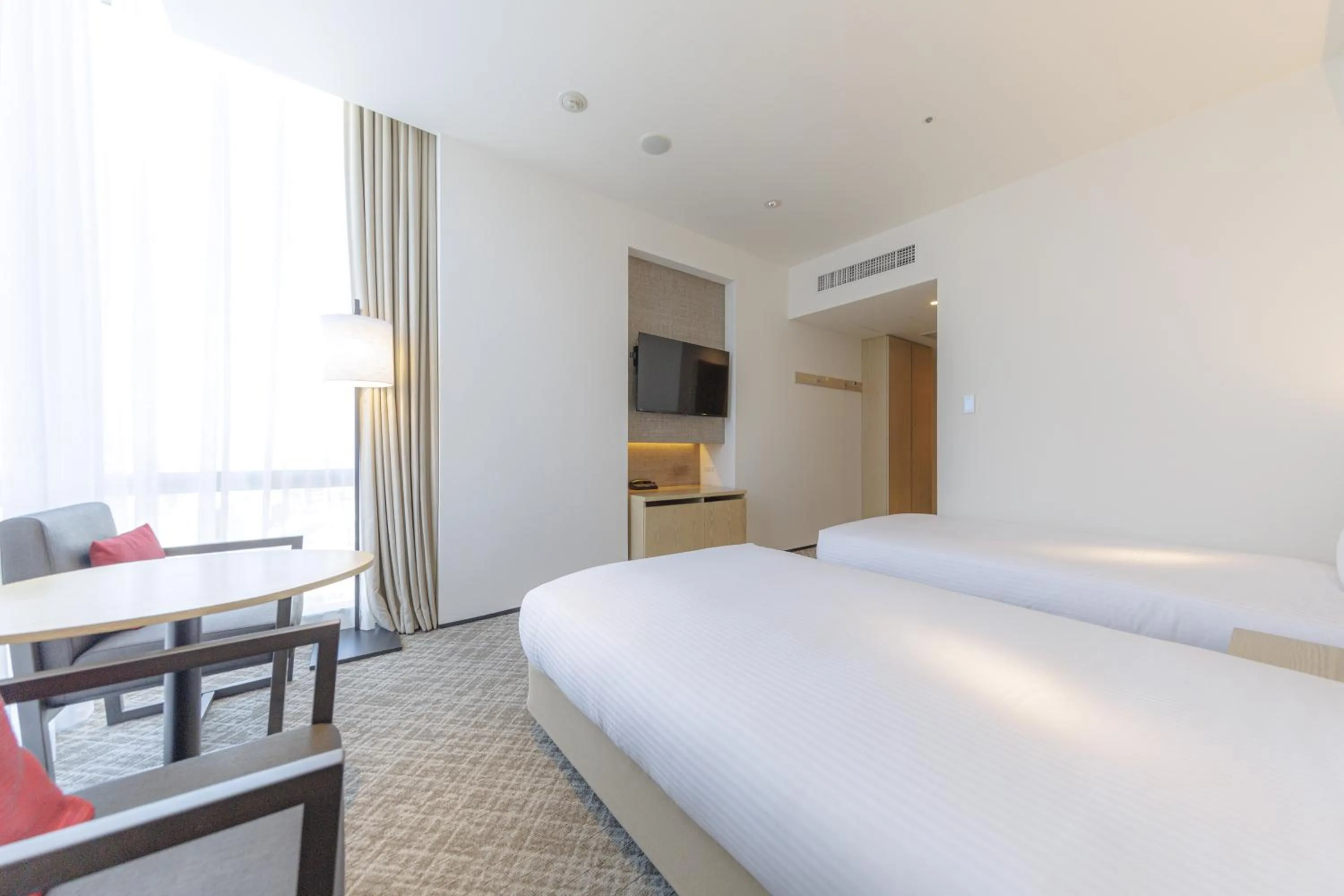 Photo of the whole room, Bed in JR Kyushu Hotel Blossom Shinjuku