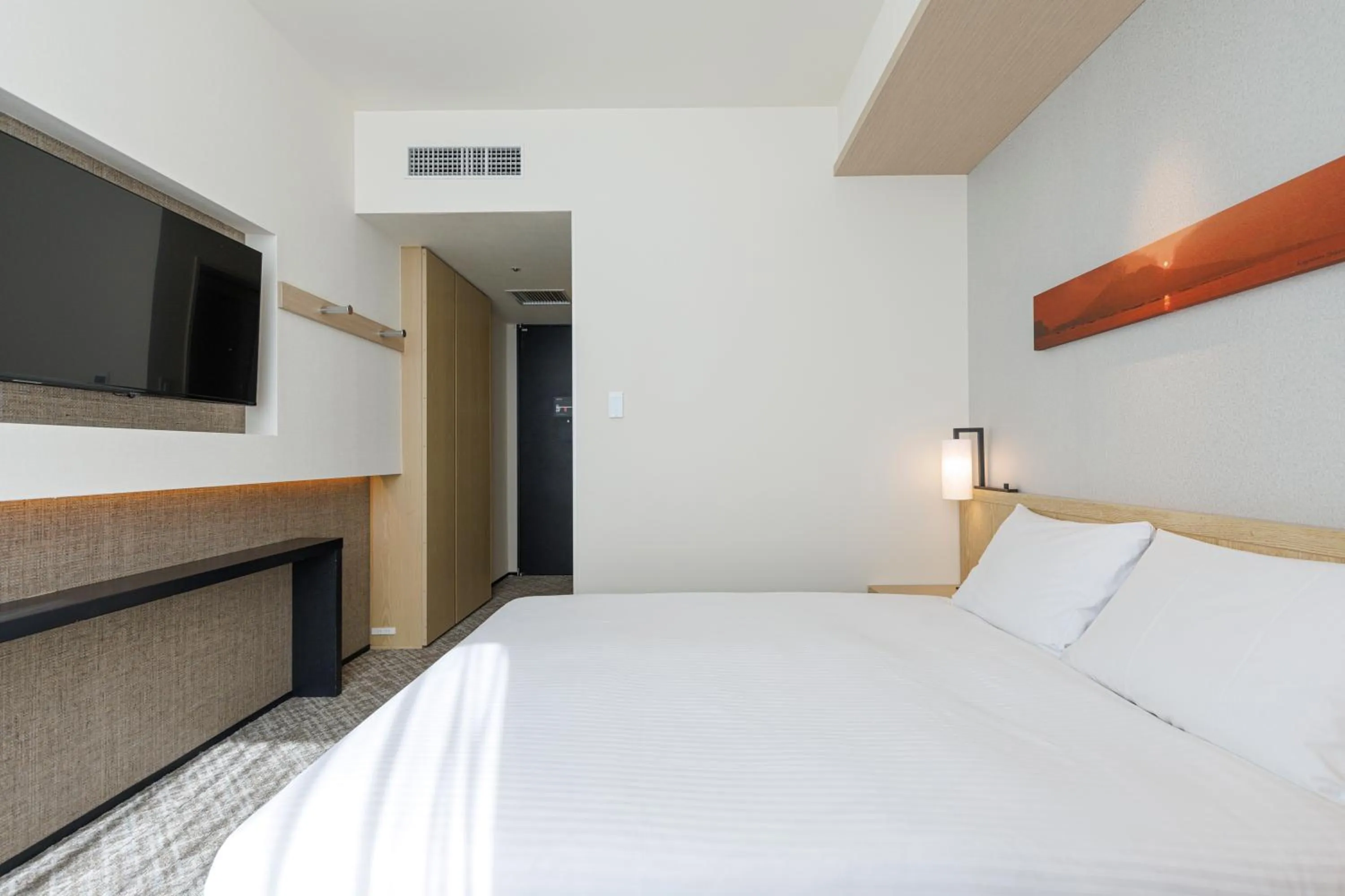 Photo of the whole room, Bed in JR Kyushu Hotel Blossom Shinjuku