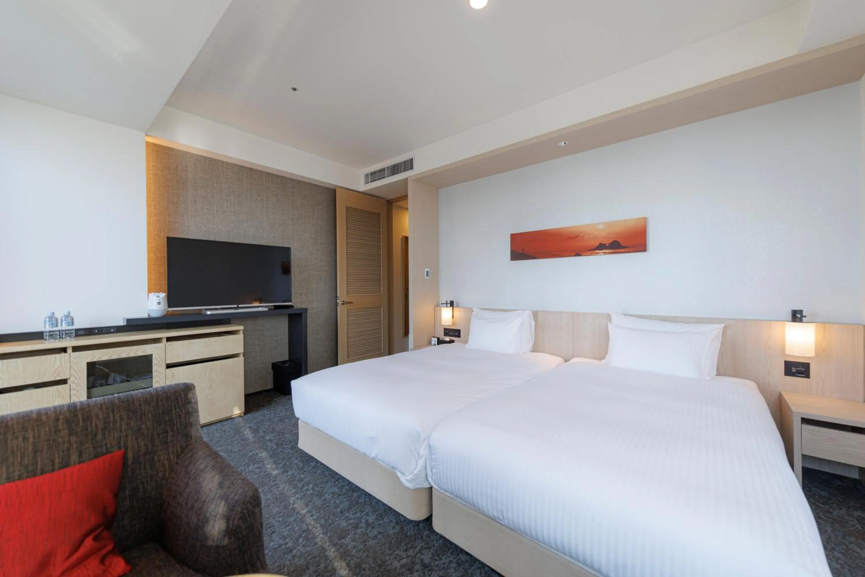 Photo of the whole room, Bed in JR Kyushu Hotel Blossom Shinjuku