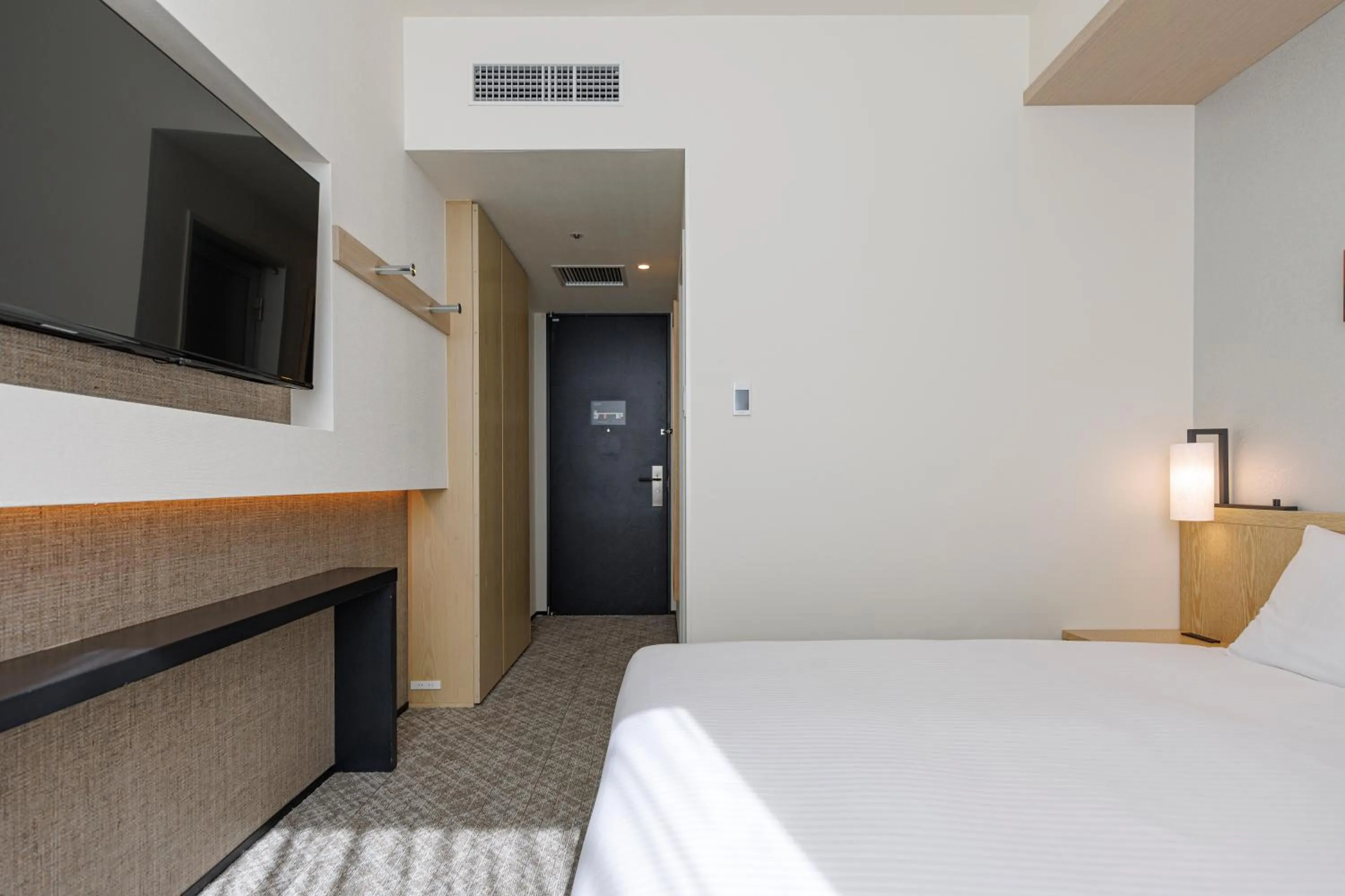 Photo of the whole room, Bed in JR Kyushu Hotel Blossom Shinjuku