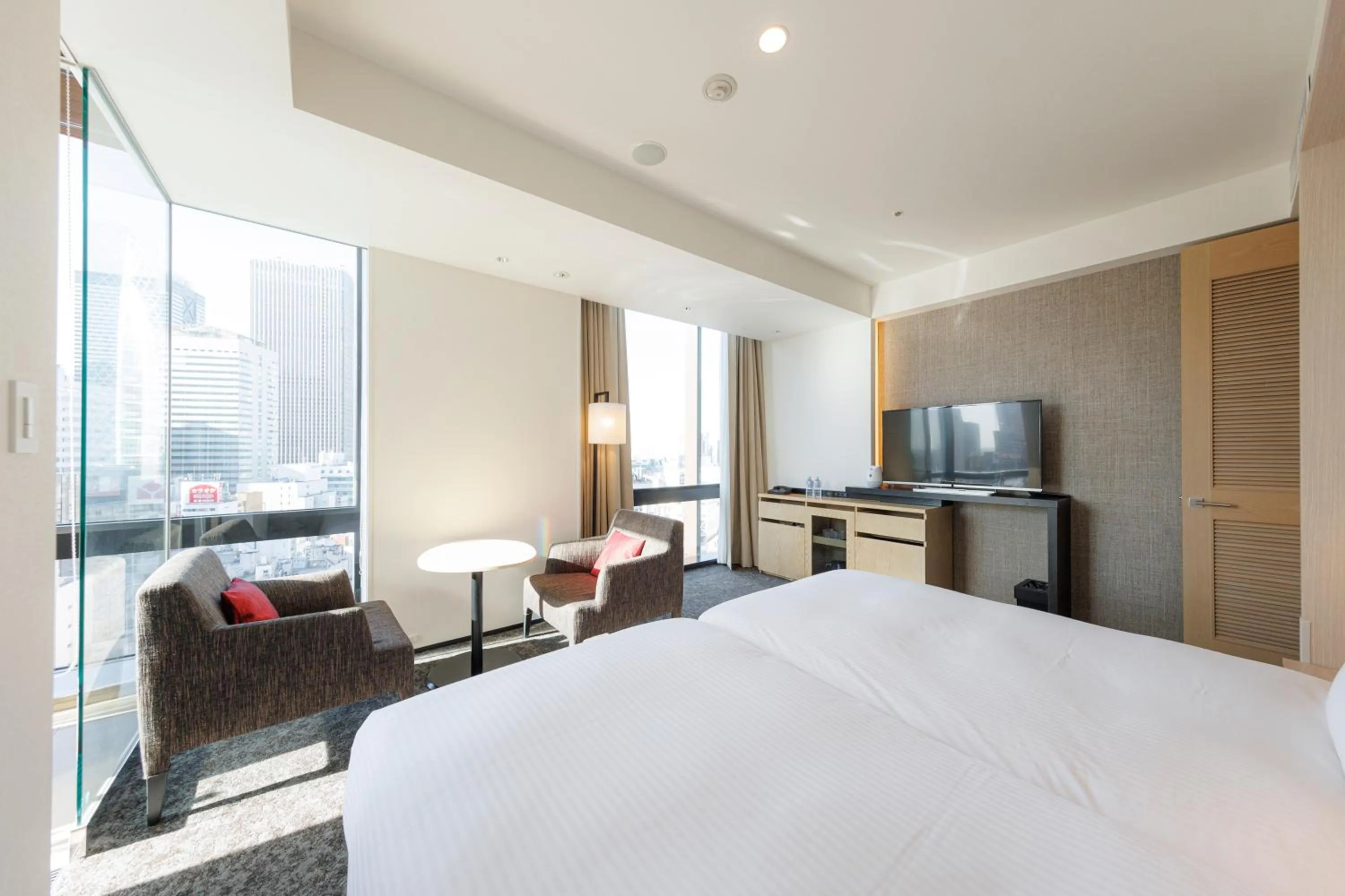 Photo of the whole room, Bed in JR Kyushu Hotel Blossom Shinjuku