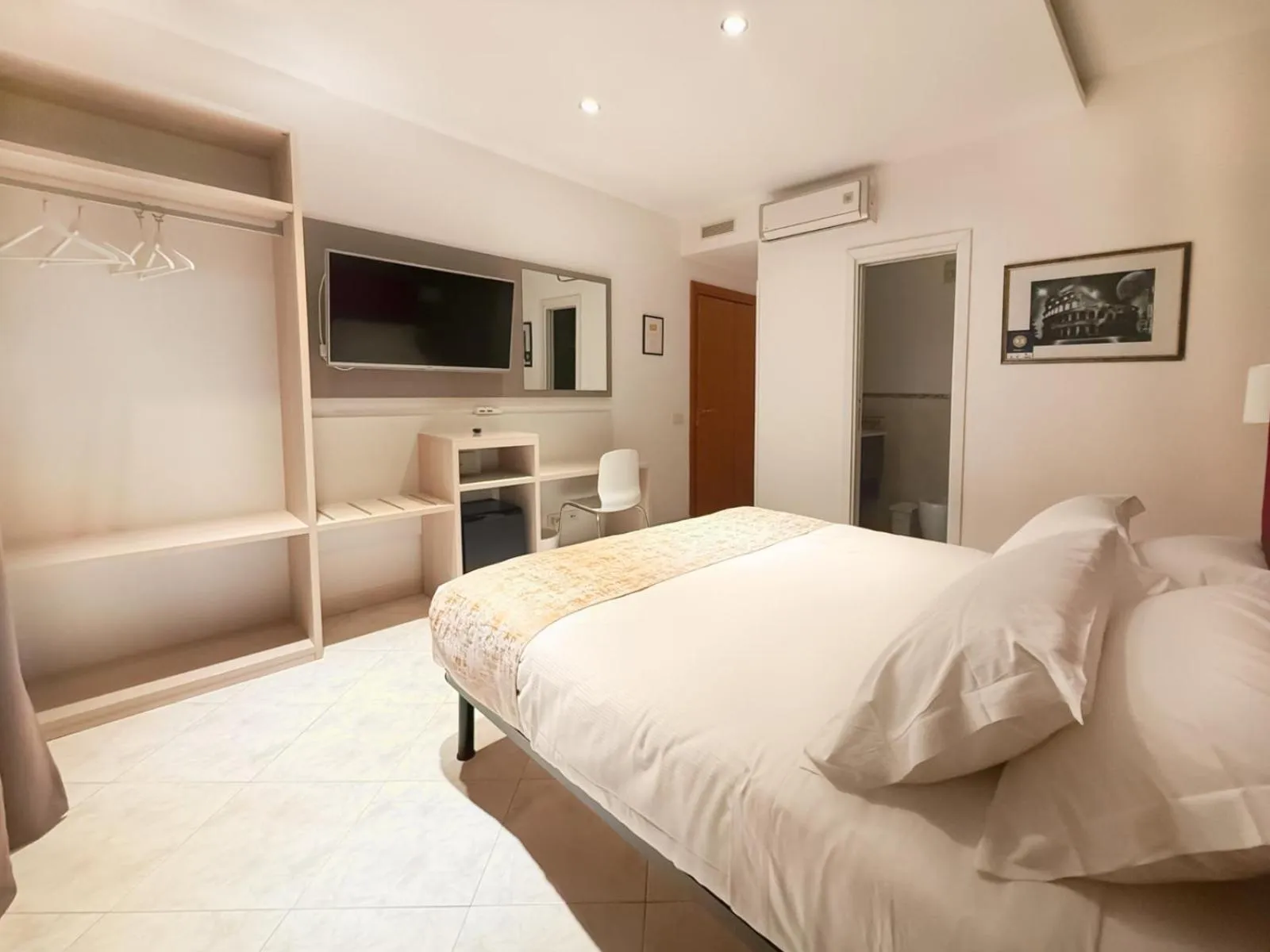 Photo of the whole room, Bed in Domus Chiara al Colosseo