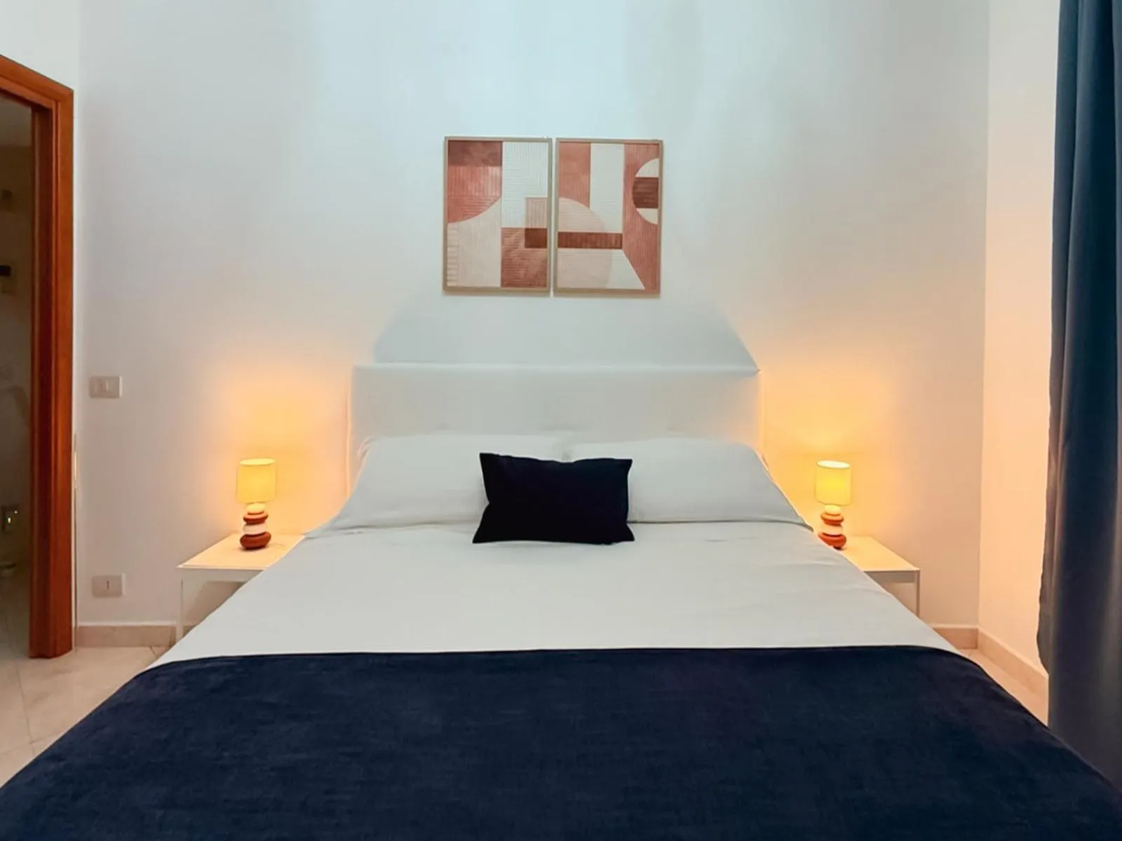 Bed in Domus Chiara al Colosseo