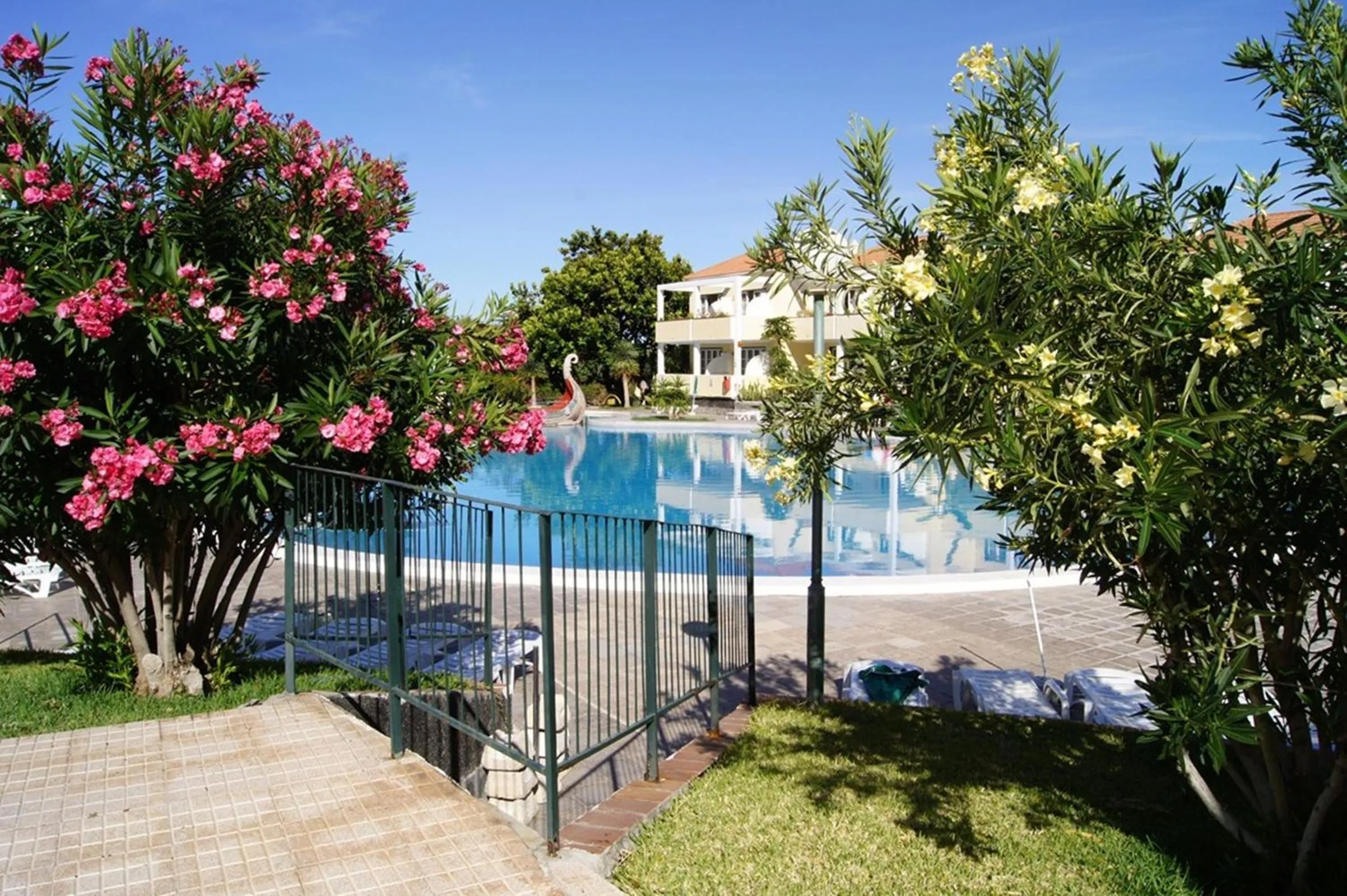 Property building in Apartamentos Checkin Laurisilva