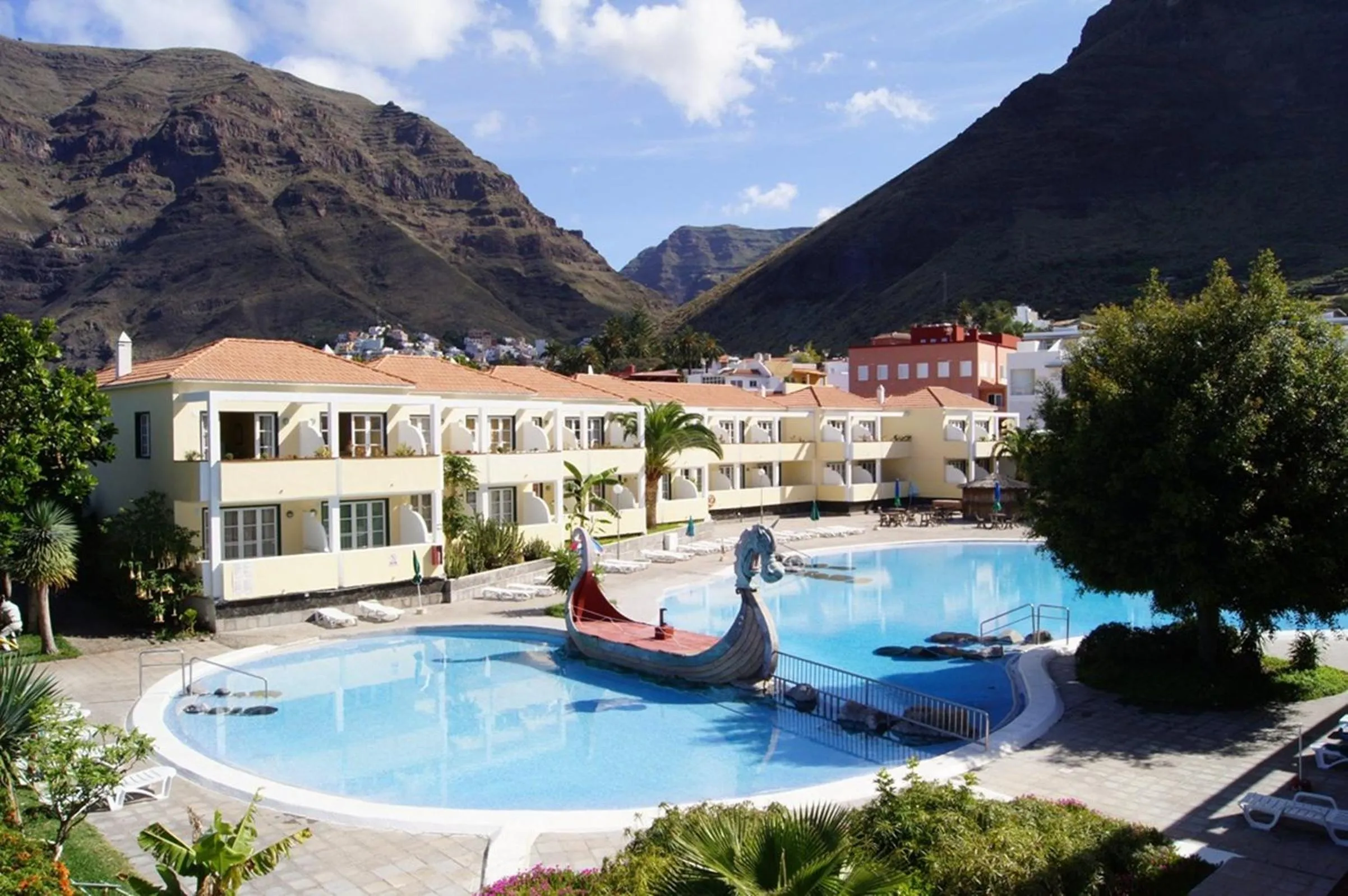 Property building in Apartamentos Checkin Laurisilva