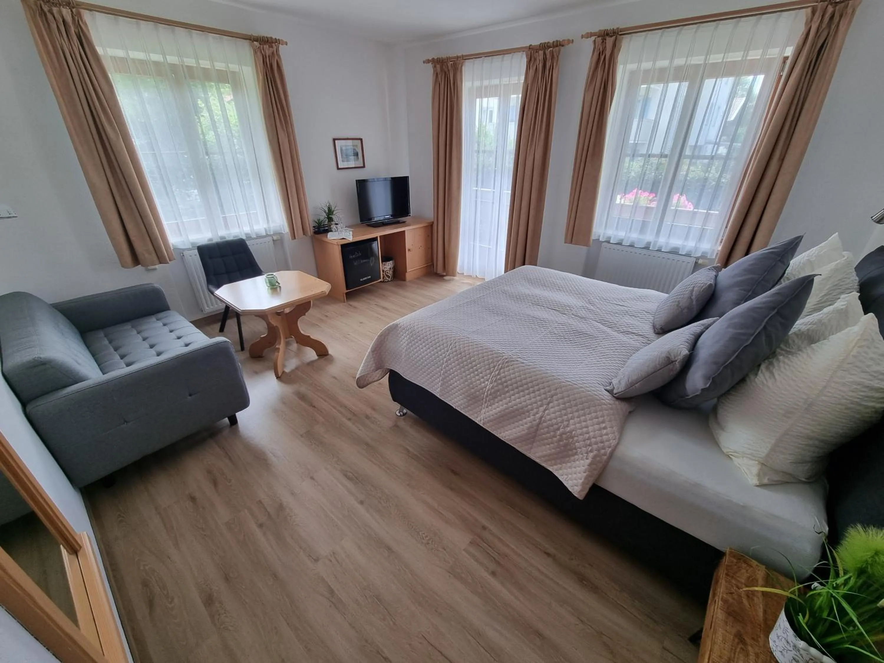 Deluxe Double Room with Balcony in Hotel Pension Geiger