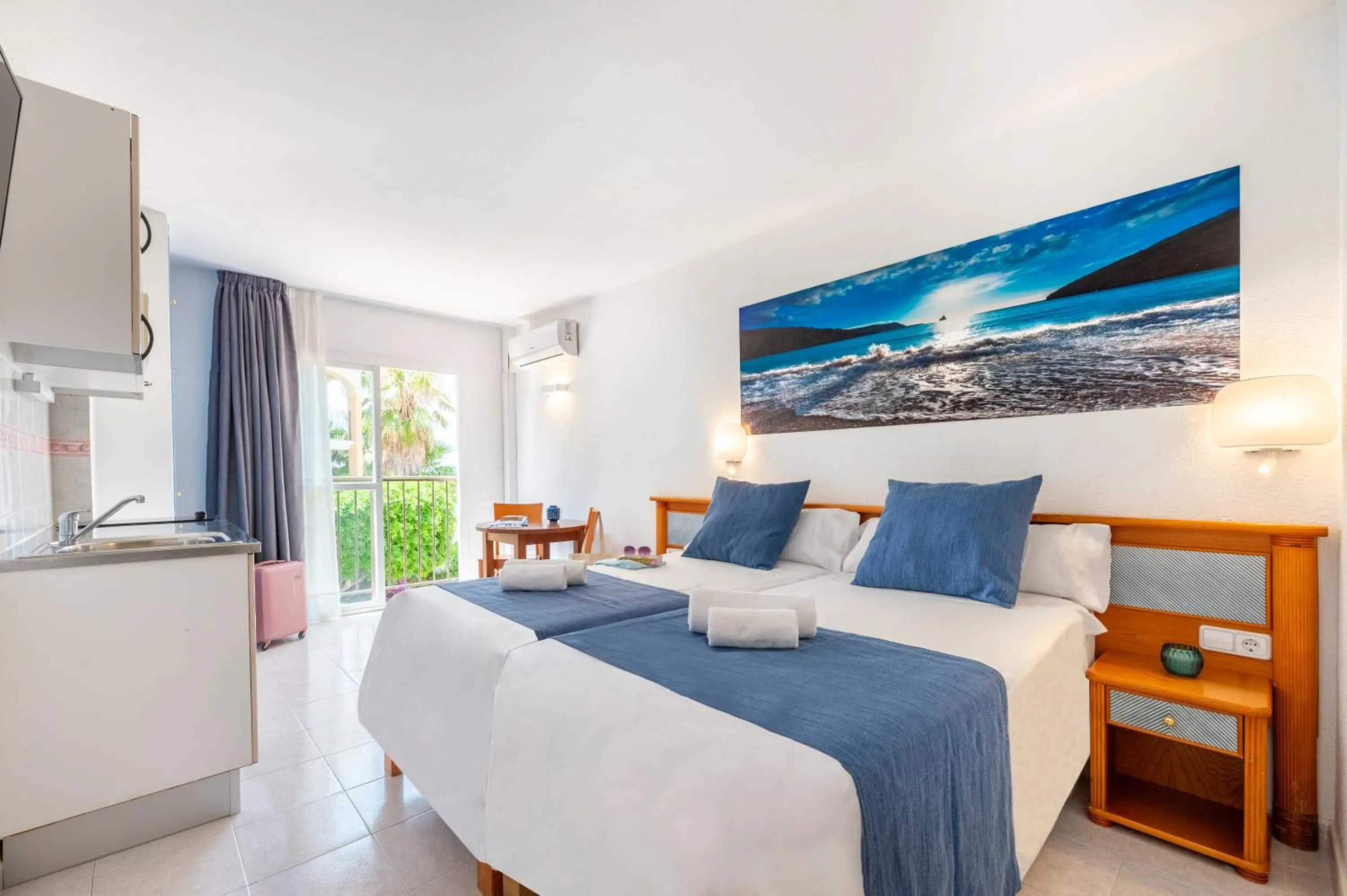 Photo of the whole room, Bed in Vibra Calima Apartamentos - Adults only