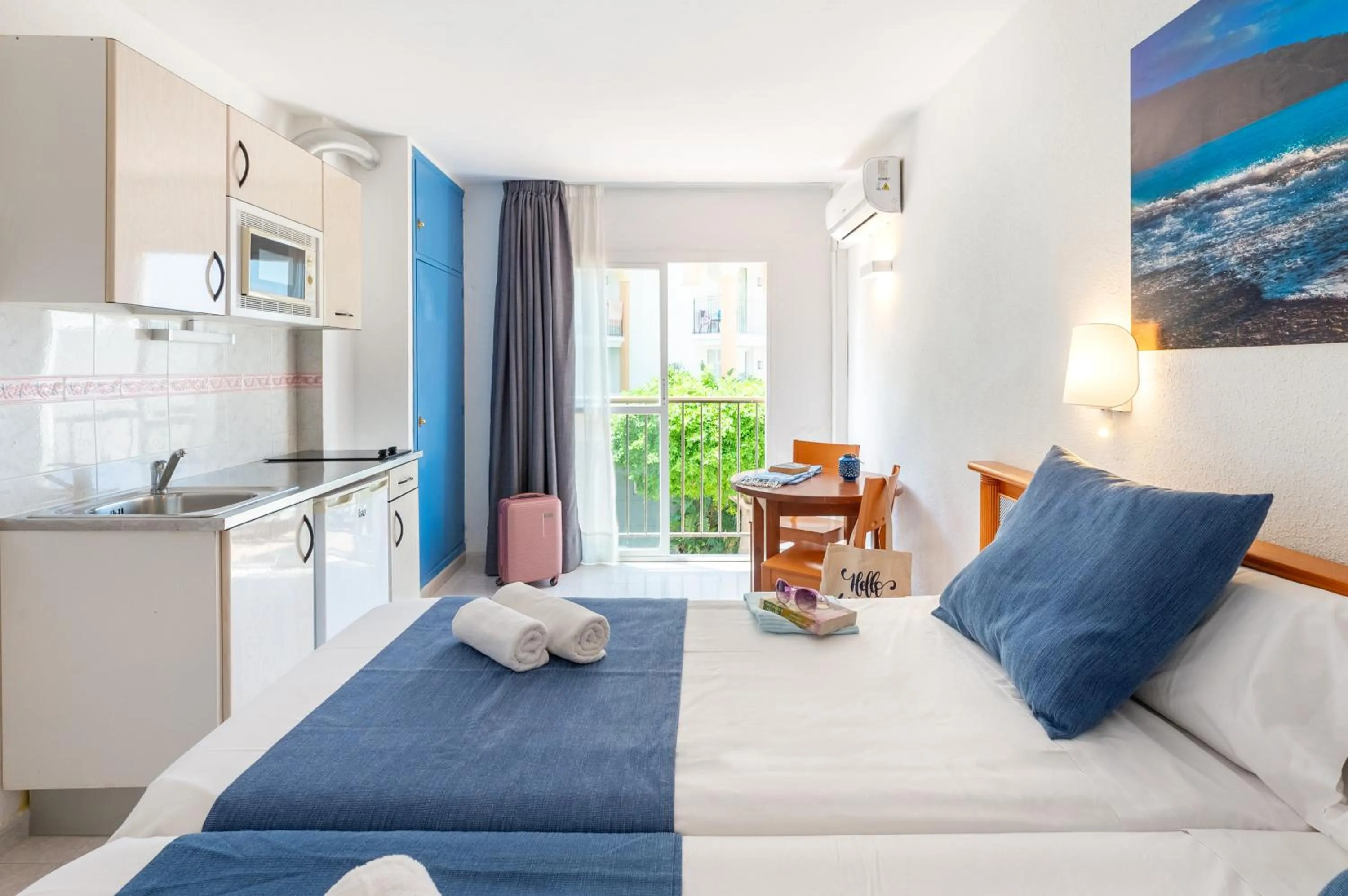 Photo of the whole room, Bed in Vibra Calima Apartamentos - Adults only