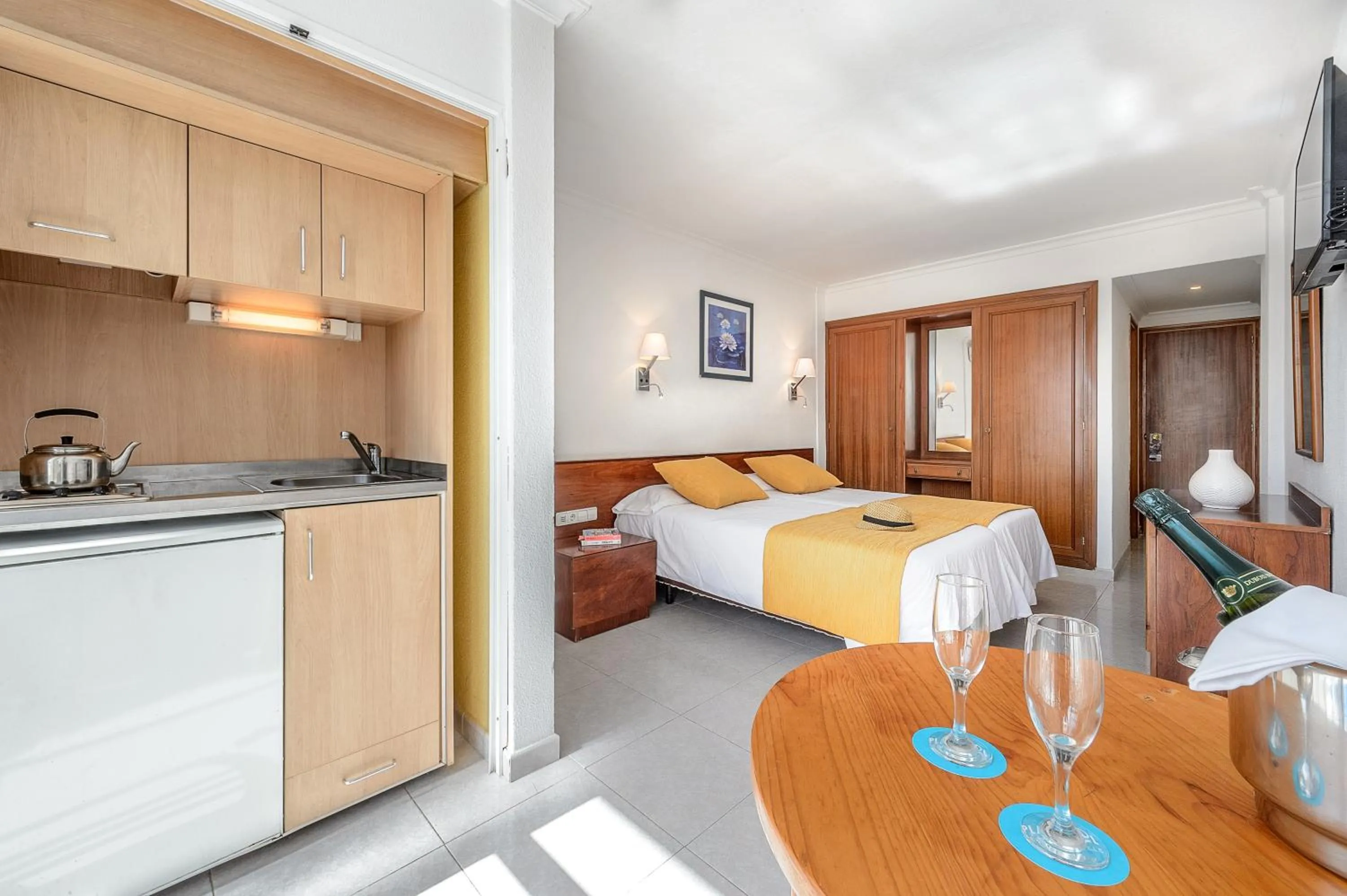 Photo of the whole room, Bed in Aparthotel Vibra Bay