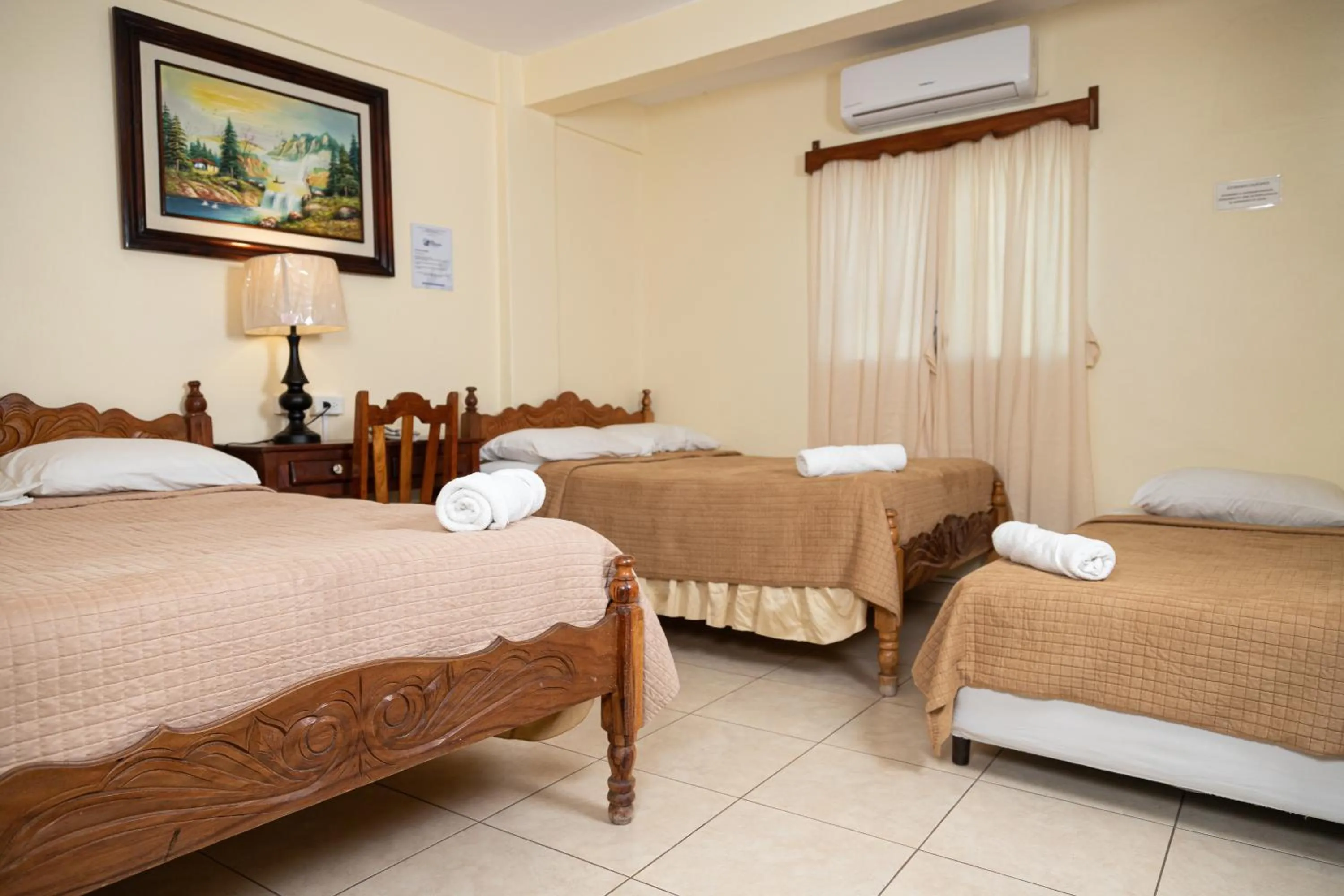 Photo of the whole room in Hotel Internacional Palmerola