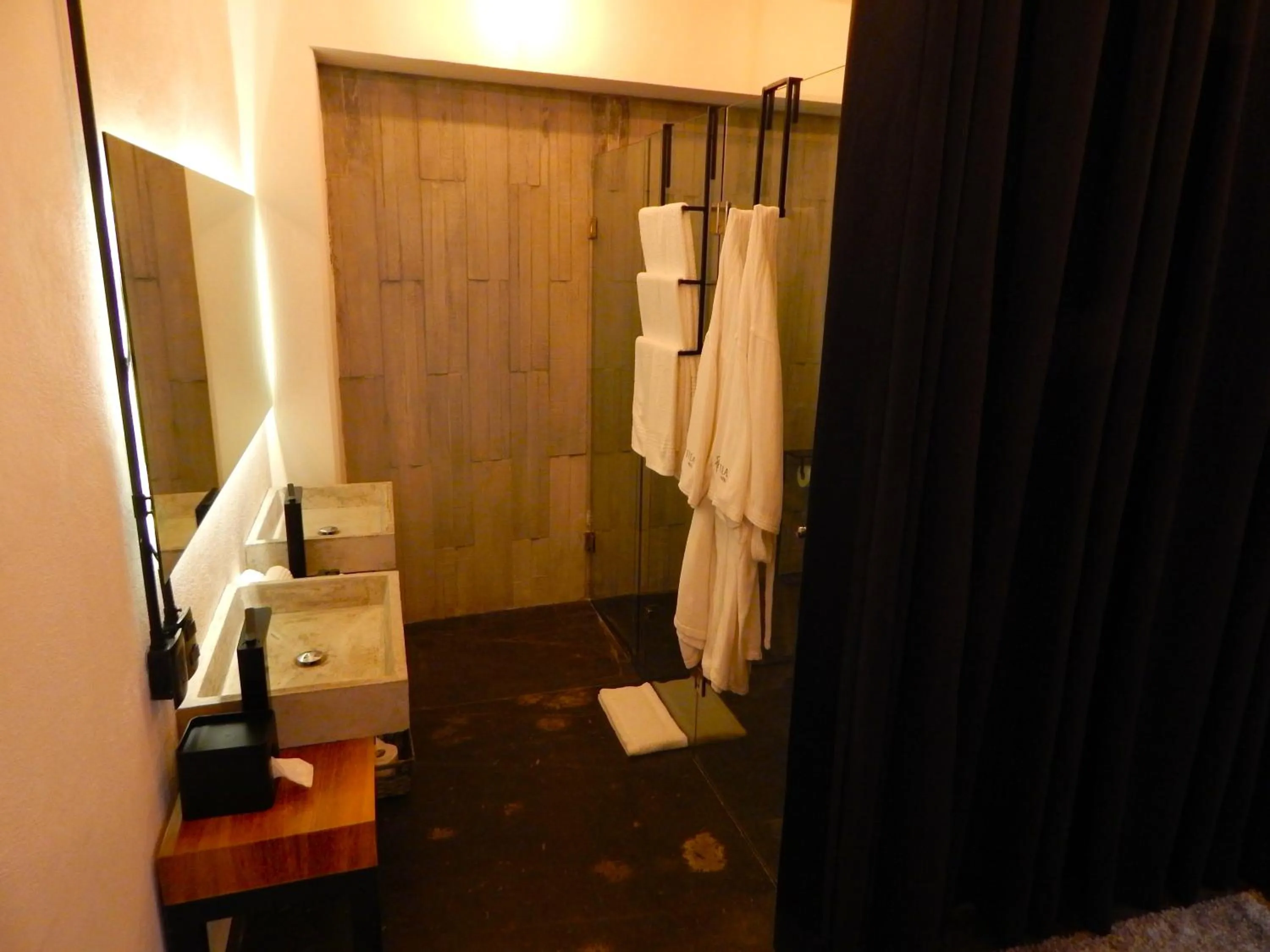 Shower in Hotel Tila