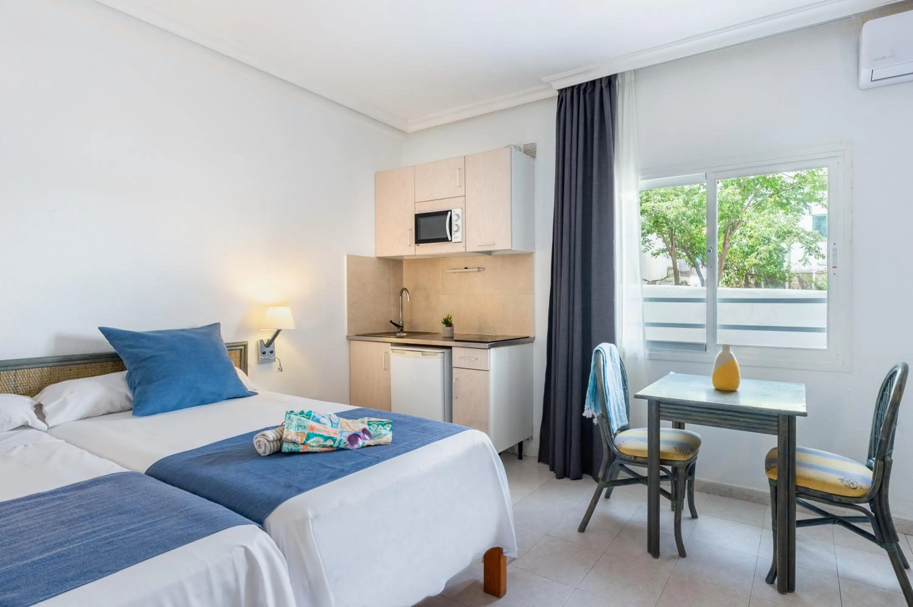 Photo of the whole room, Bed in Aparthotel Vibra del Mar - Adults only