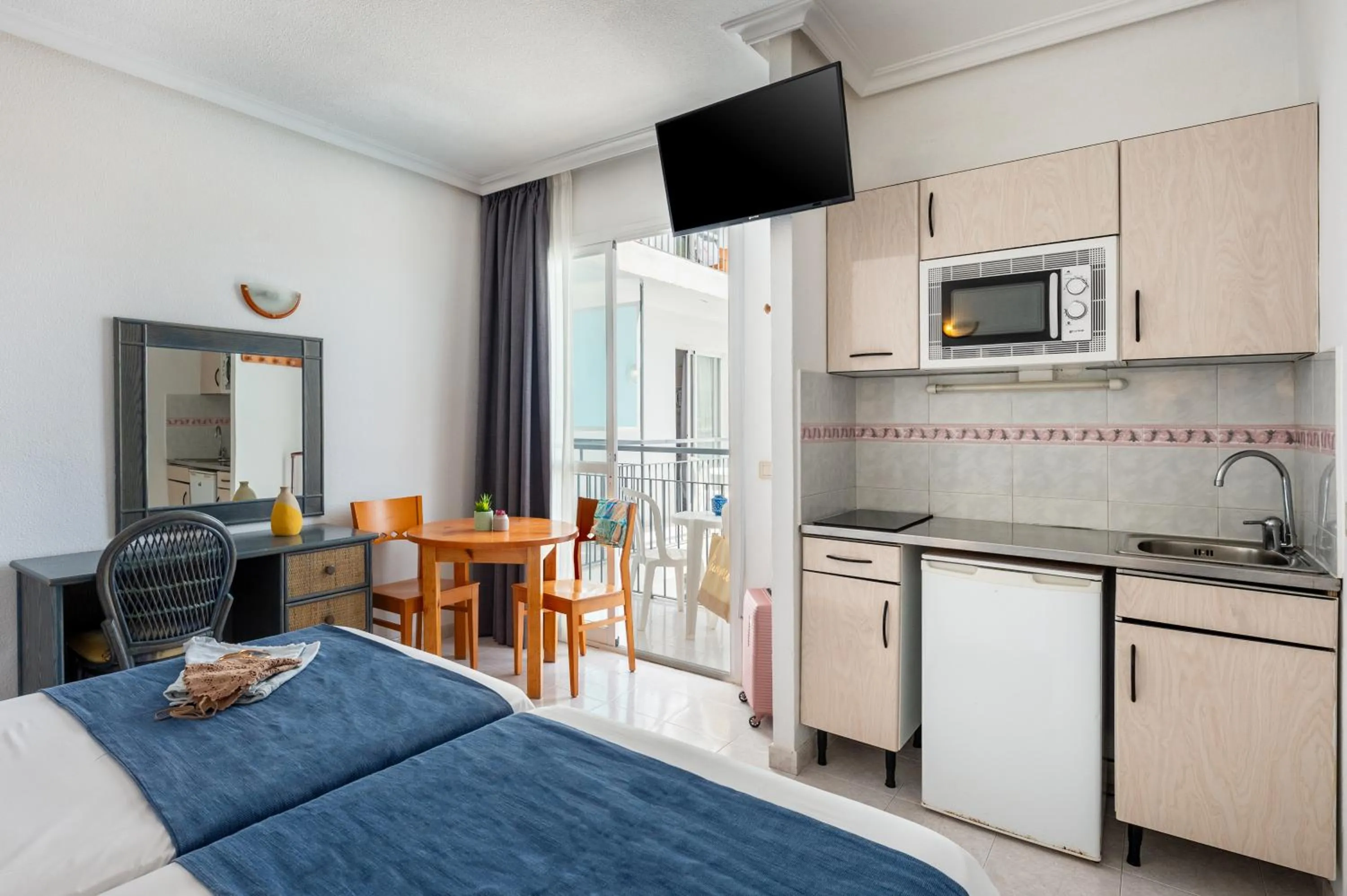 Photo of the whole room in Aparthotel Vibra del Mar - Adults only