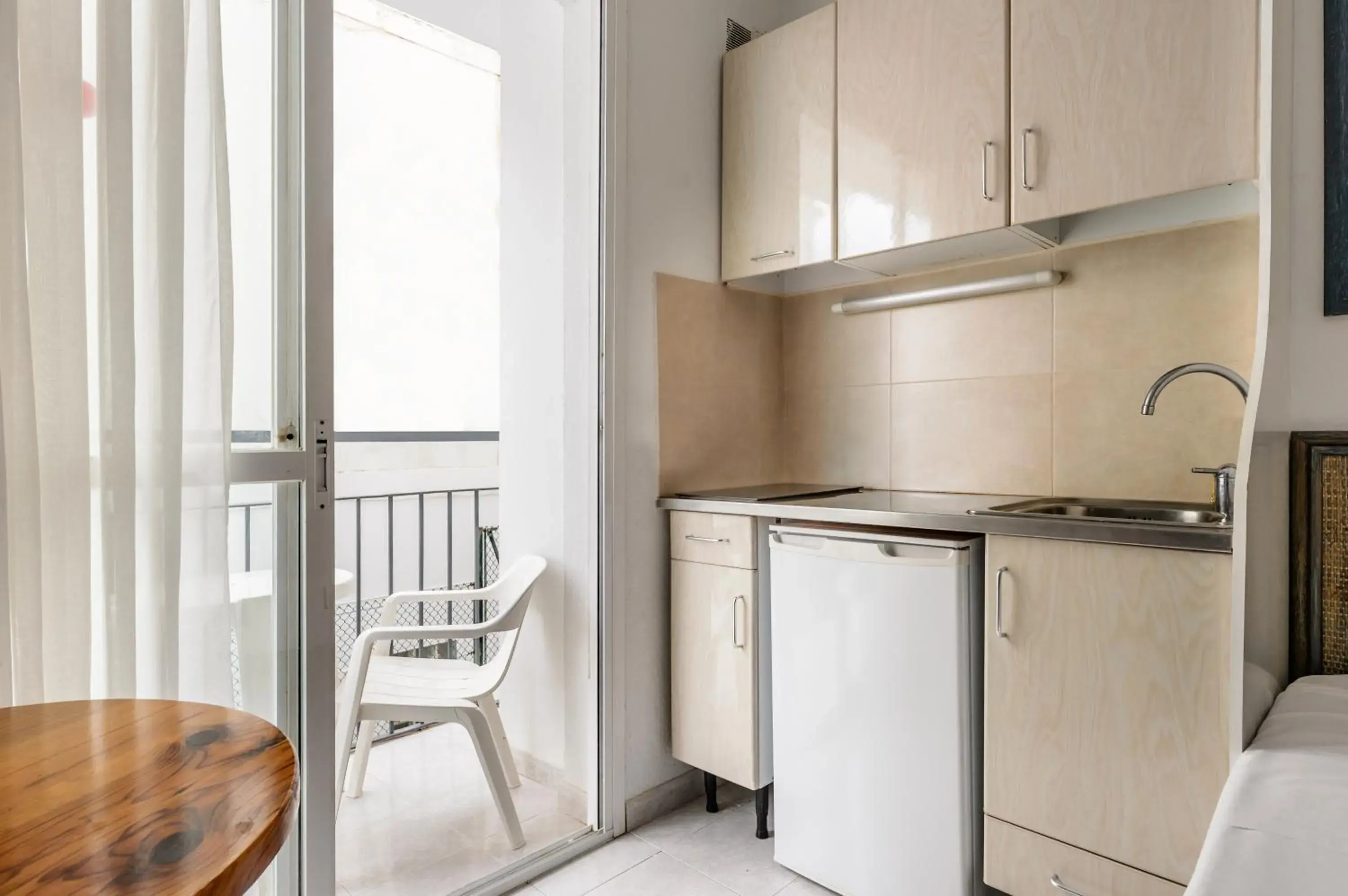 Kitchen or kitchenette in Aparthotel Vibra del Mar - Adults only Kitchen or kitchenette in Aparthotel Vibra del Mar - Adults only