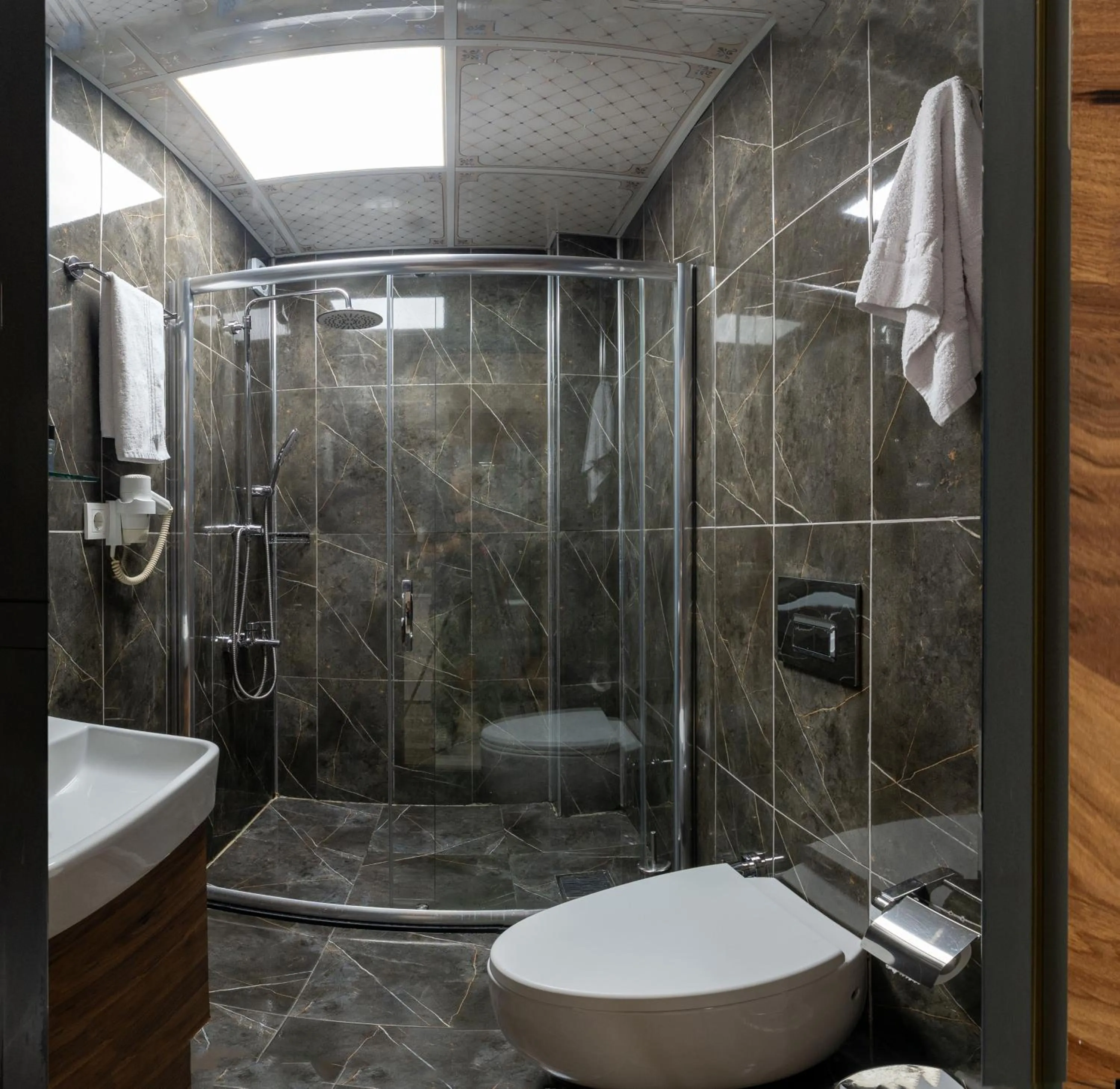 Shower in La Serena Taxim Hotel